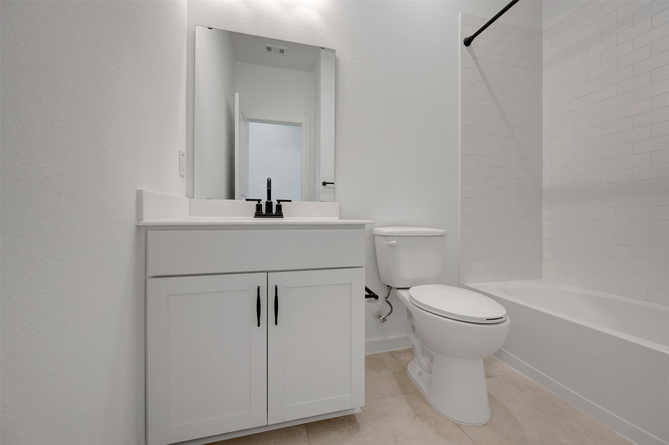 Hall bath (*Photo not of actual home and used for illustration purposes only.)