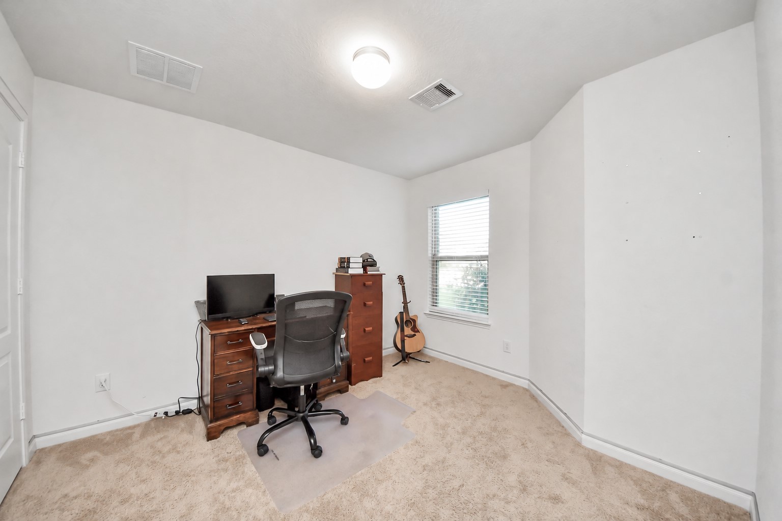 Guest bedroom 1