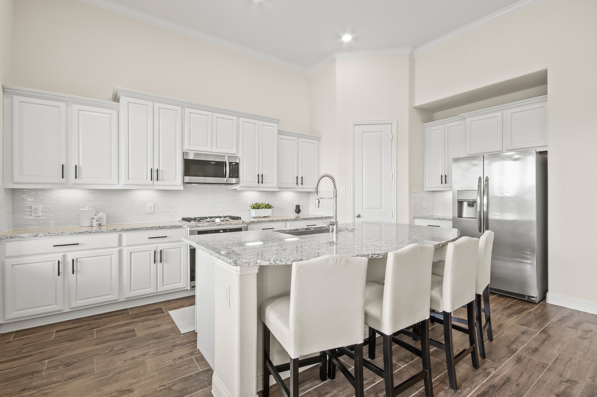 Chef's dream kitchen with lots of storage, walk in pantry, under cabinet lighting and counter space for prep and entertaining.