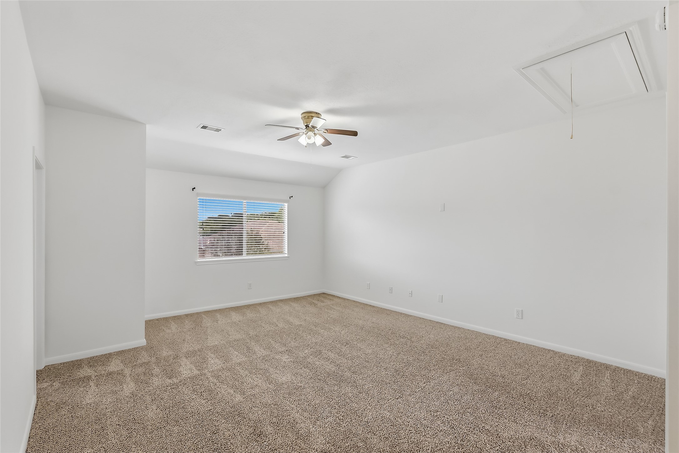 32014 Decker Oaks Drive, Pinehurst, TX 77362