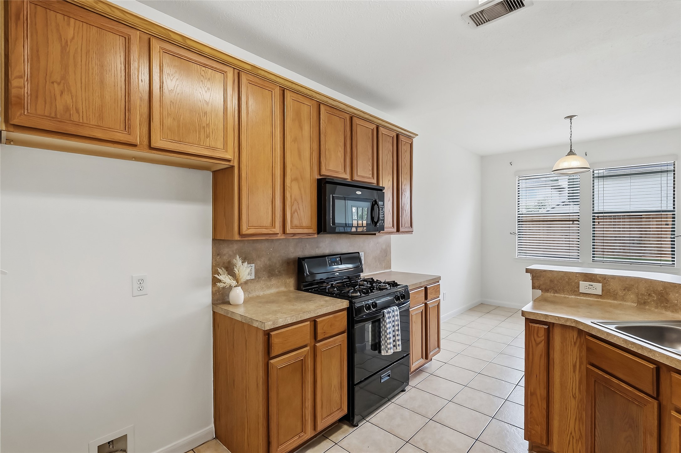 32014 Decker Oaks Drive, Pinehurst, TX 77362