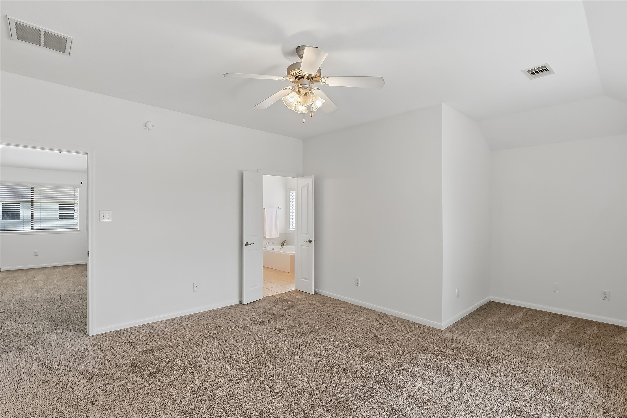 32014 Decker Oaks Drive, Pinehurst, TX 77362