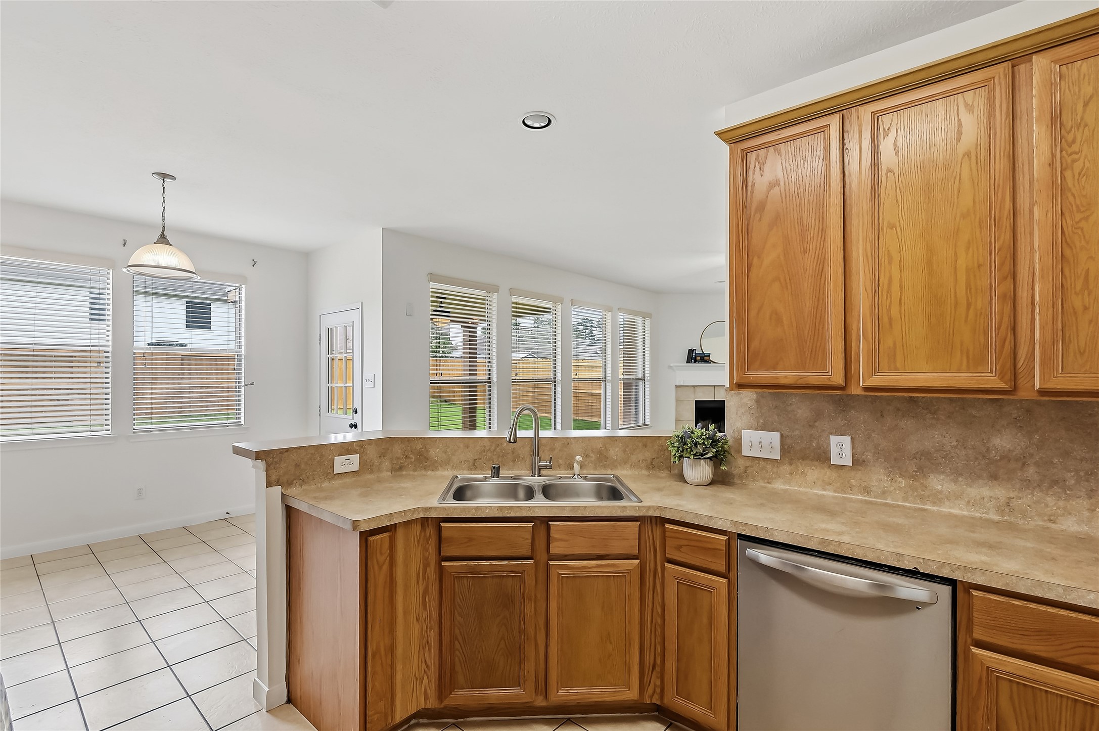 32014 Decker Oaks Drive, Pinehurst, TX 77362