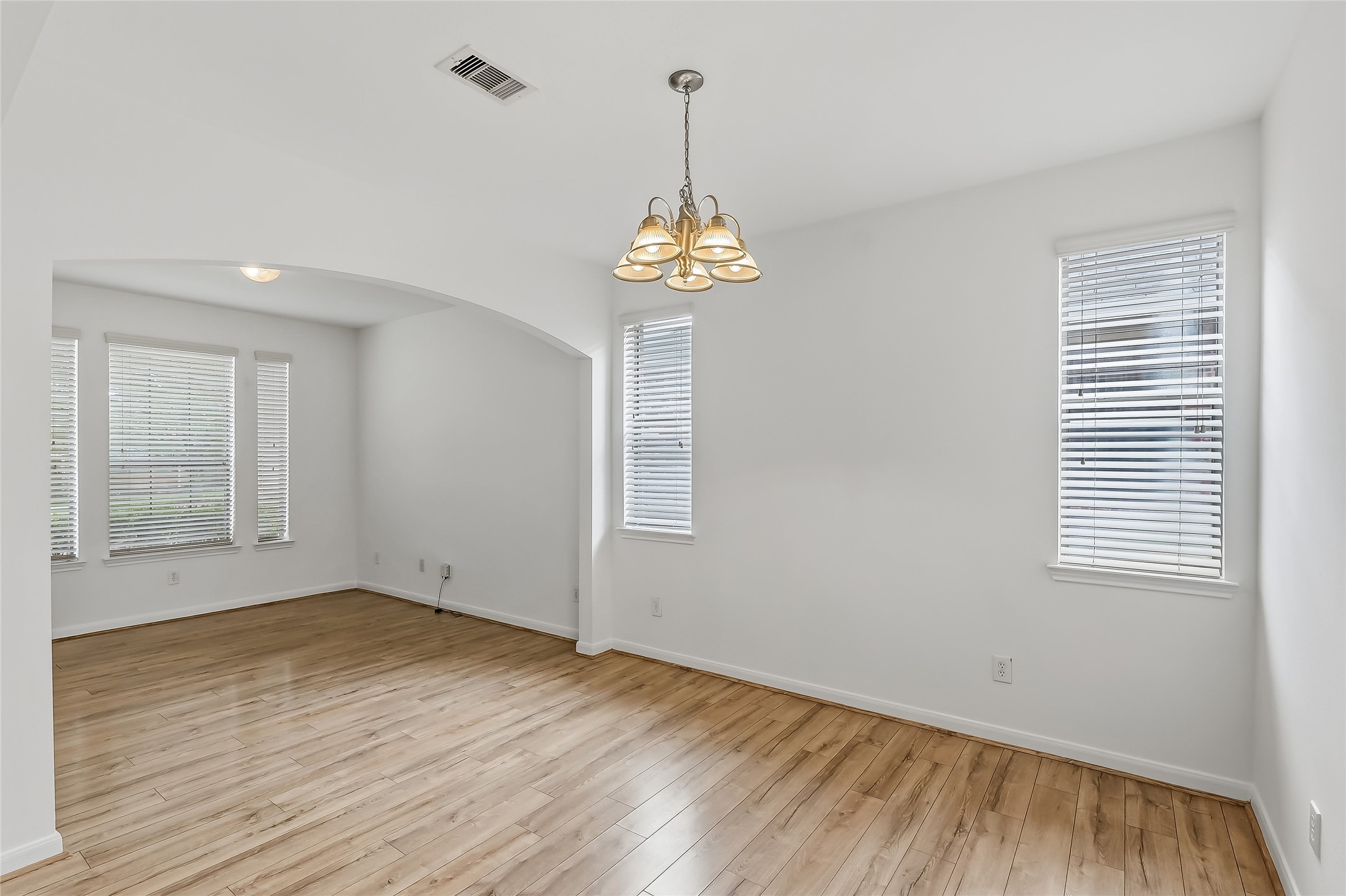 32014 Decker Oaks Drive, Pinehurst, TX 77362 32014 Decker Oaks Drive, Pinehurst, TX 77362