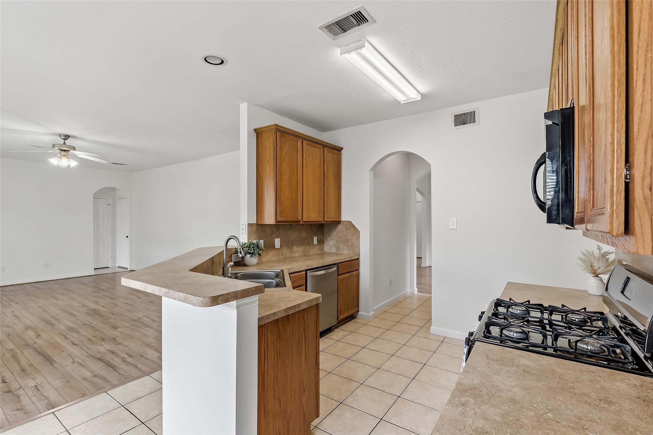 32014 Decker Oaks Drive, Pinehurst, TX 77362