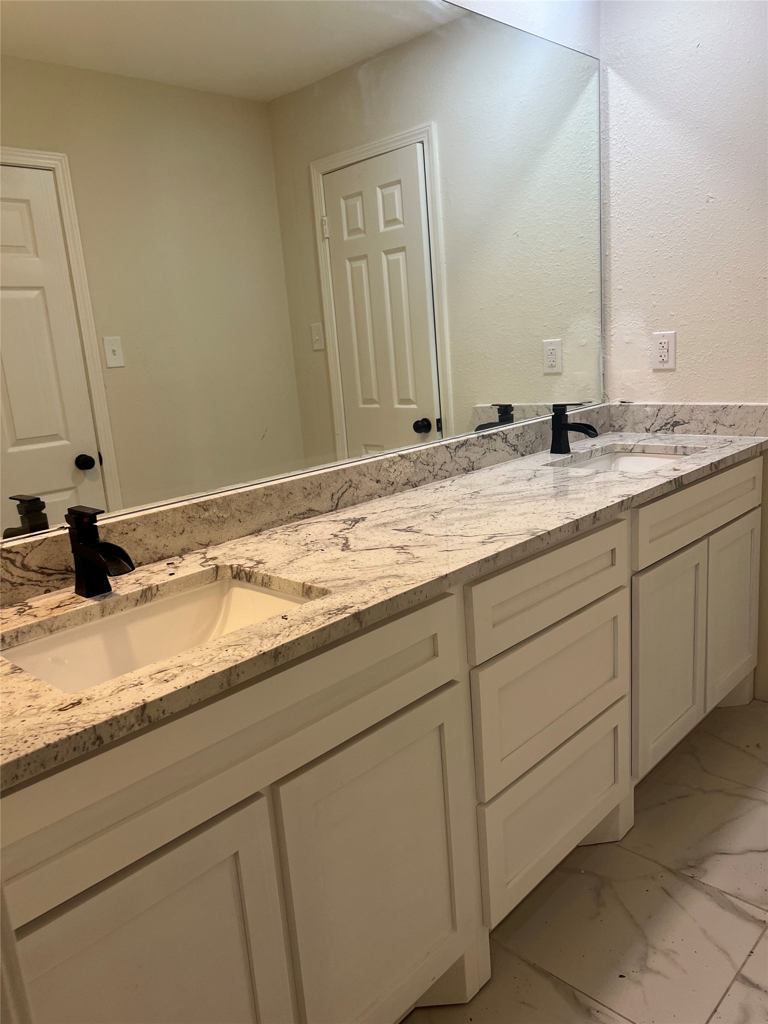 963 Coachlight, Houston, TX 77077