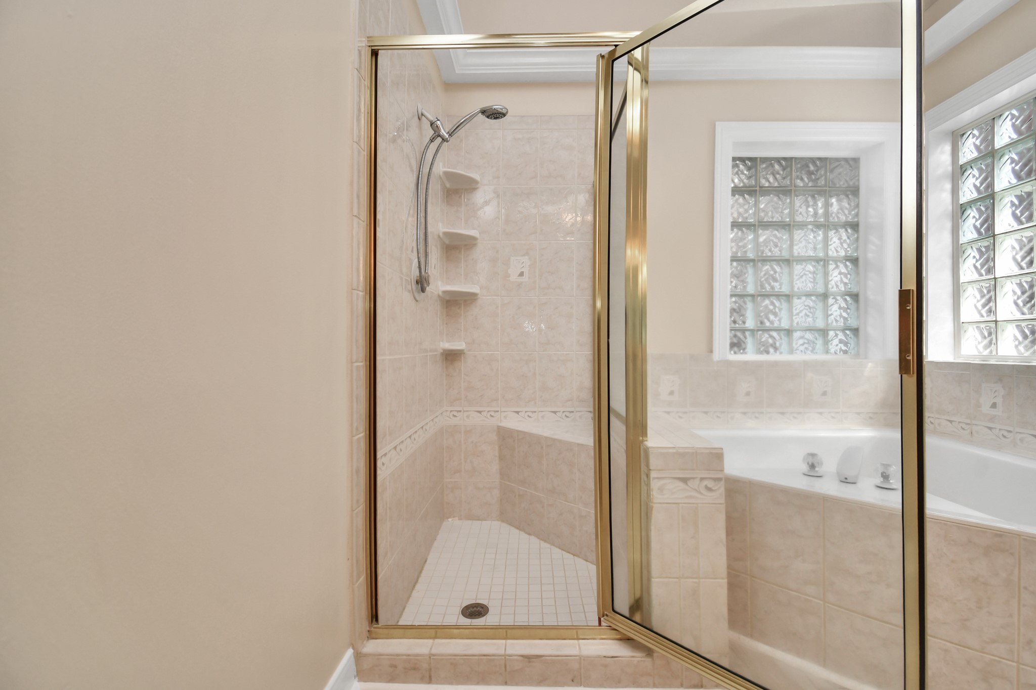 4727 Cashel Castle Drive, Houston, TX 77069