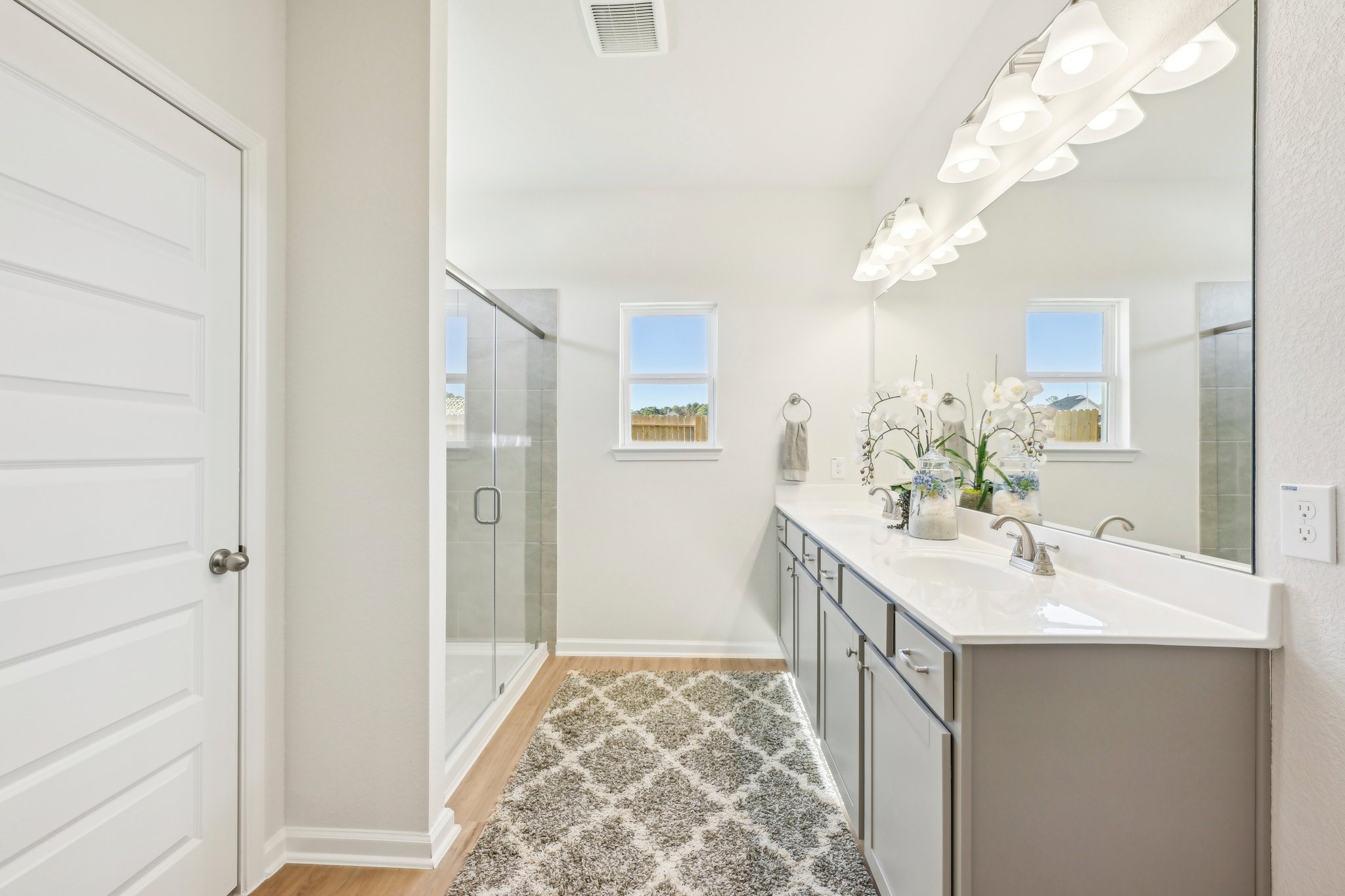 Oakshire II- Primary Bath. Sample image for illustration; upgrades, options, and colors may vary.