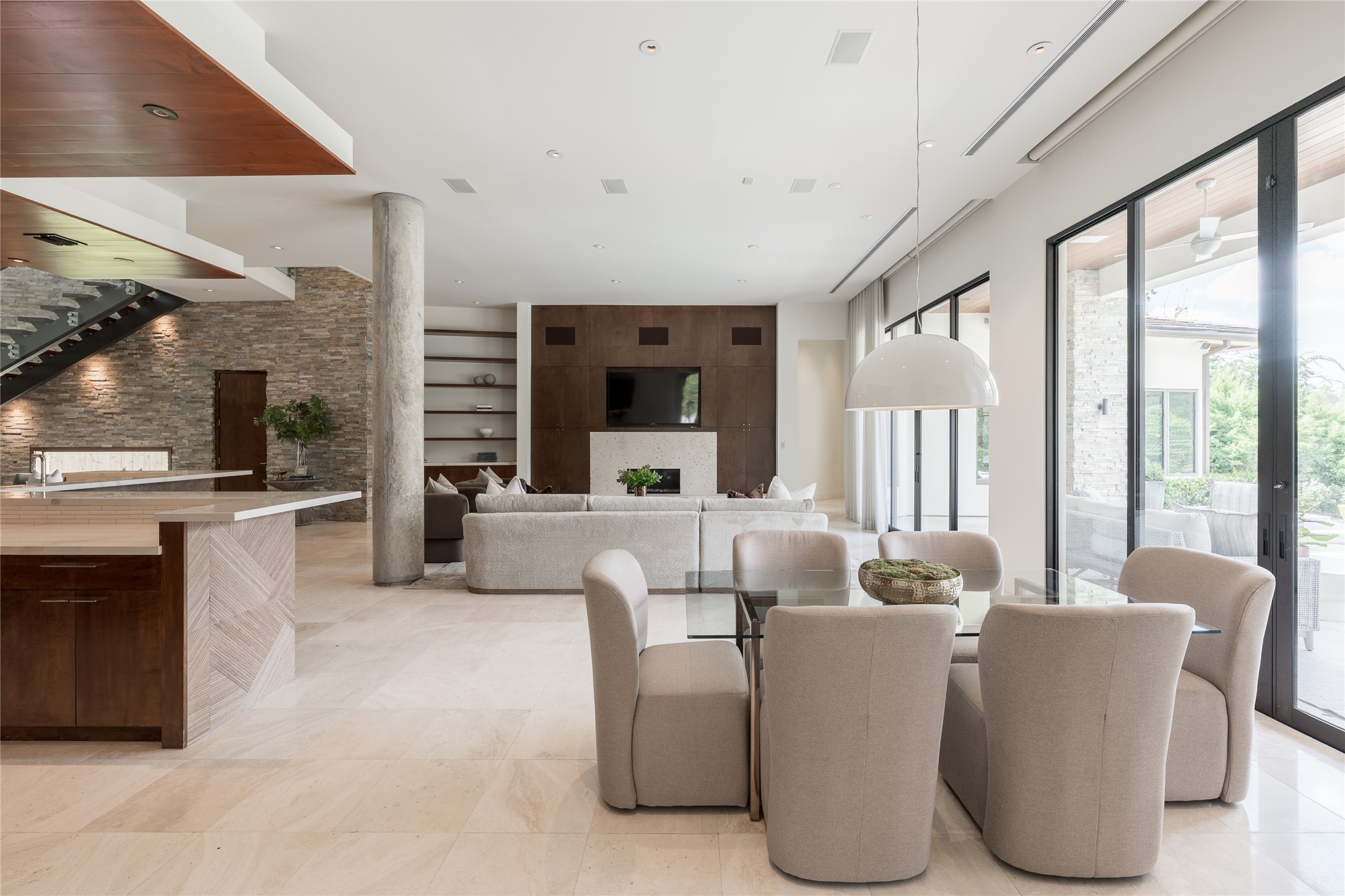 Just beyond the kitchen, the dedicated breakfast area offers a more intimate setting for everyday dining, surrounded by floor-to-ceiling 10 ft sliding doors and natural light. Direct access to the outdoor living space creates an effortless connection between morning dining, the kitchen and the private grounds beyond.