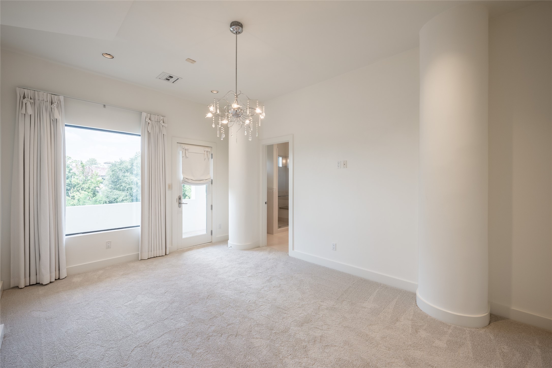 The second secondary bedroom offers generous proportions, abundant natural light and direct access to its own private balcony, adding a private outdoor extension to the bedroom.