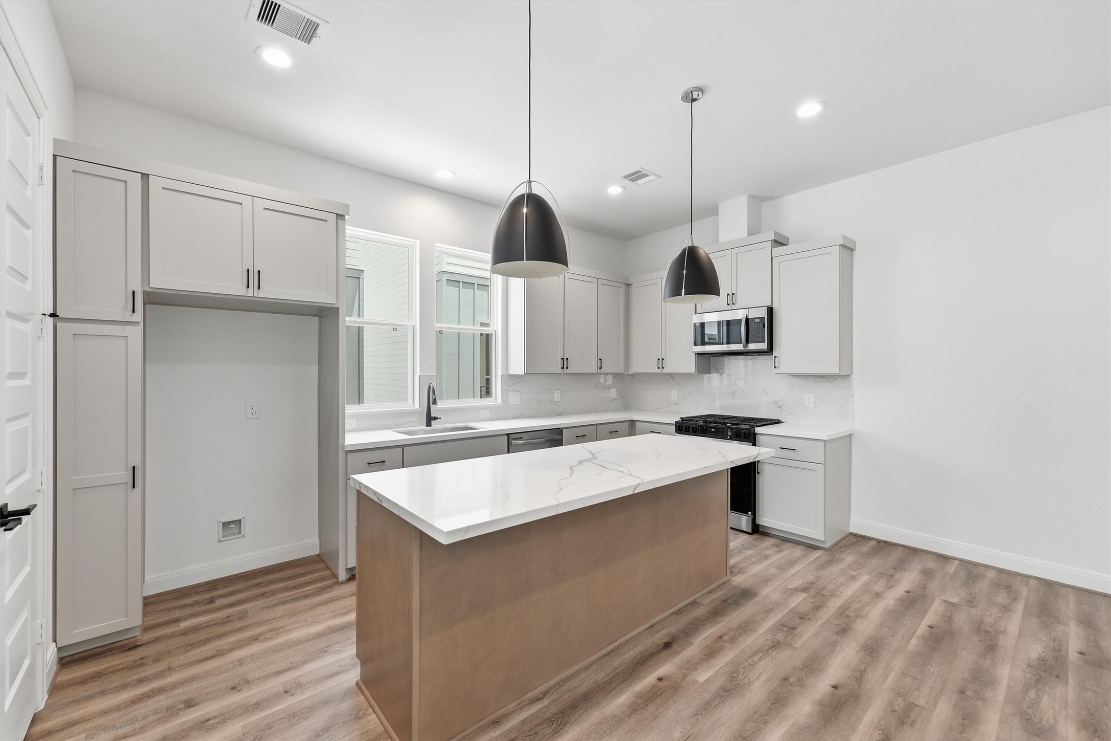 4832 Pinemont Drive, Houston, TX 77092
