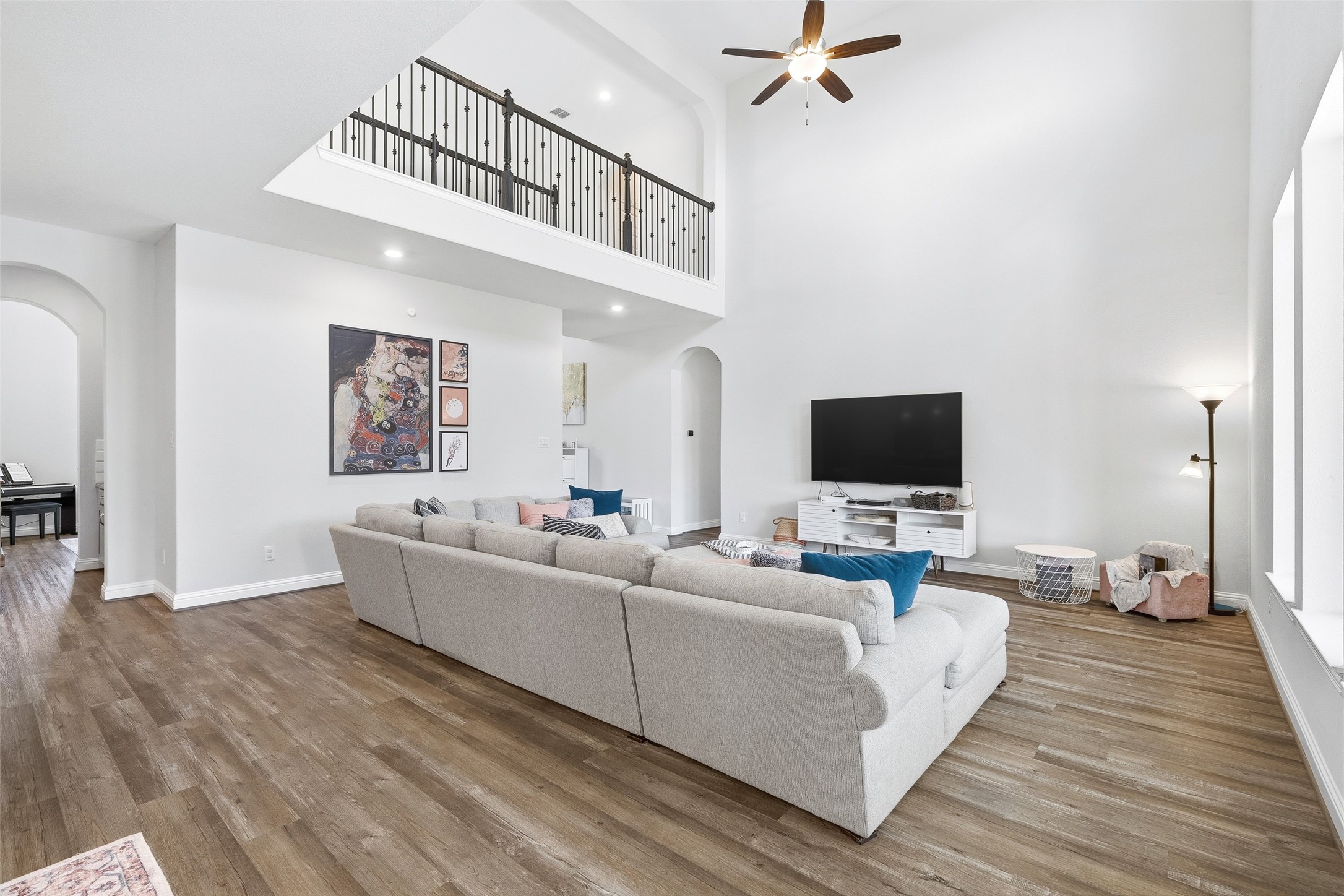 The Oriole floor plan offers a grand living space. The open plan with high ceilings flows , lots of light and space for large furniture overlooks the pool.