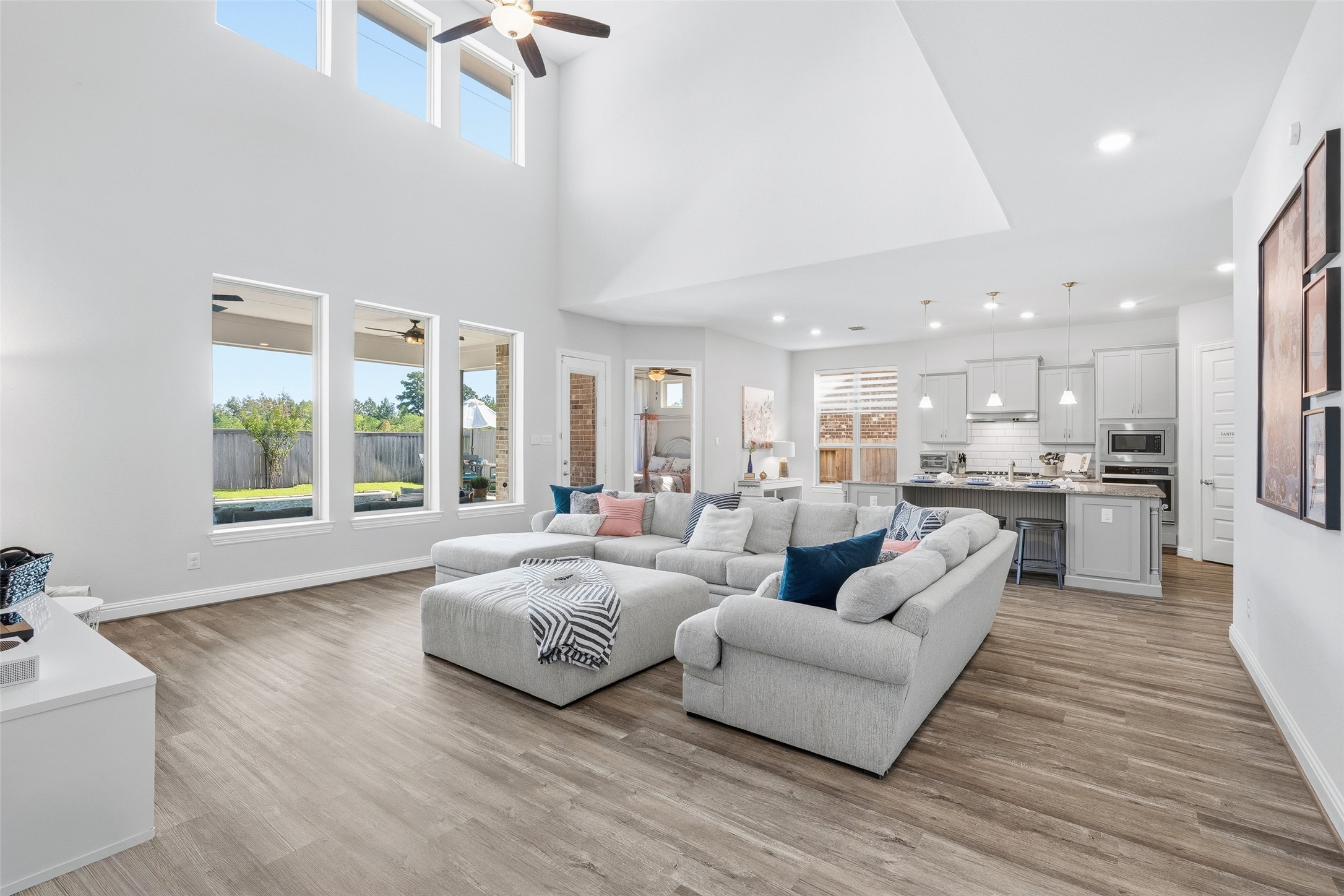 The Oriole floor plan offers a grand living space. The open plan with high ceilings flows , lots of light and space for large furniture overlooks the pool.