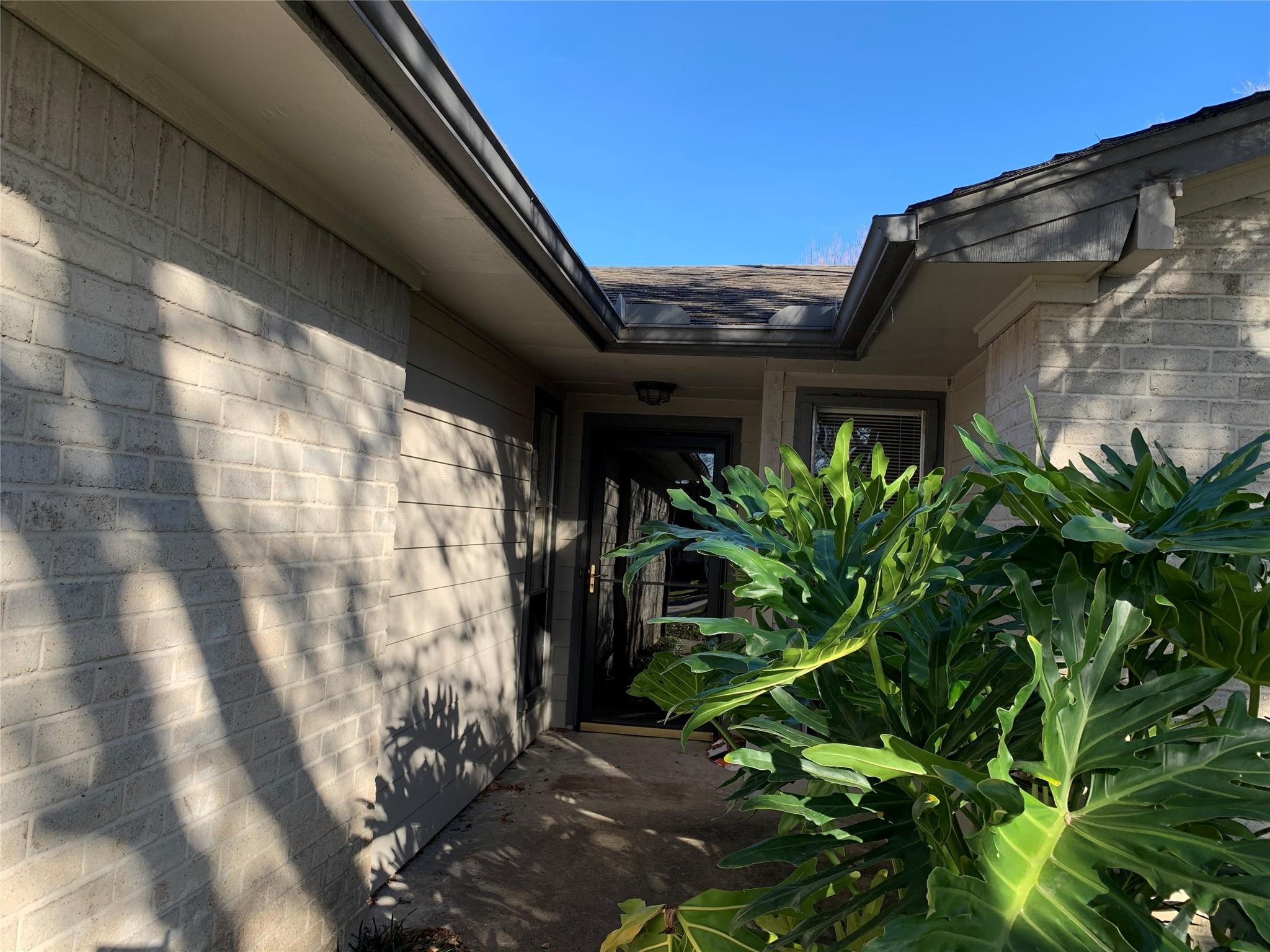 1126 Pinecroft Drive, Sugar Land, TX 77498