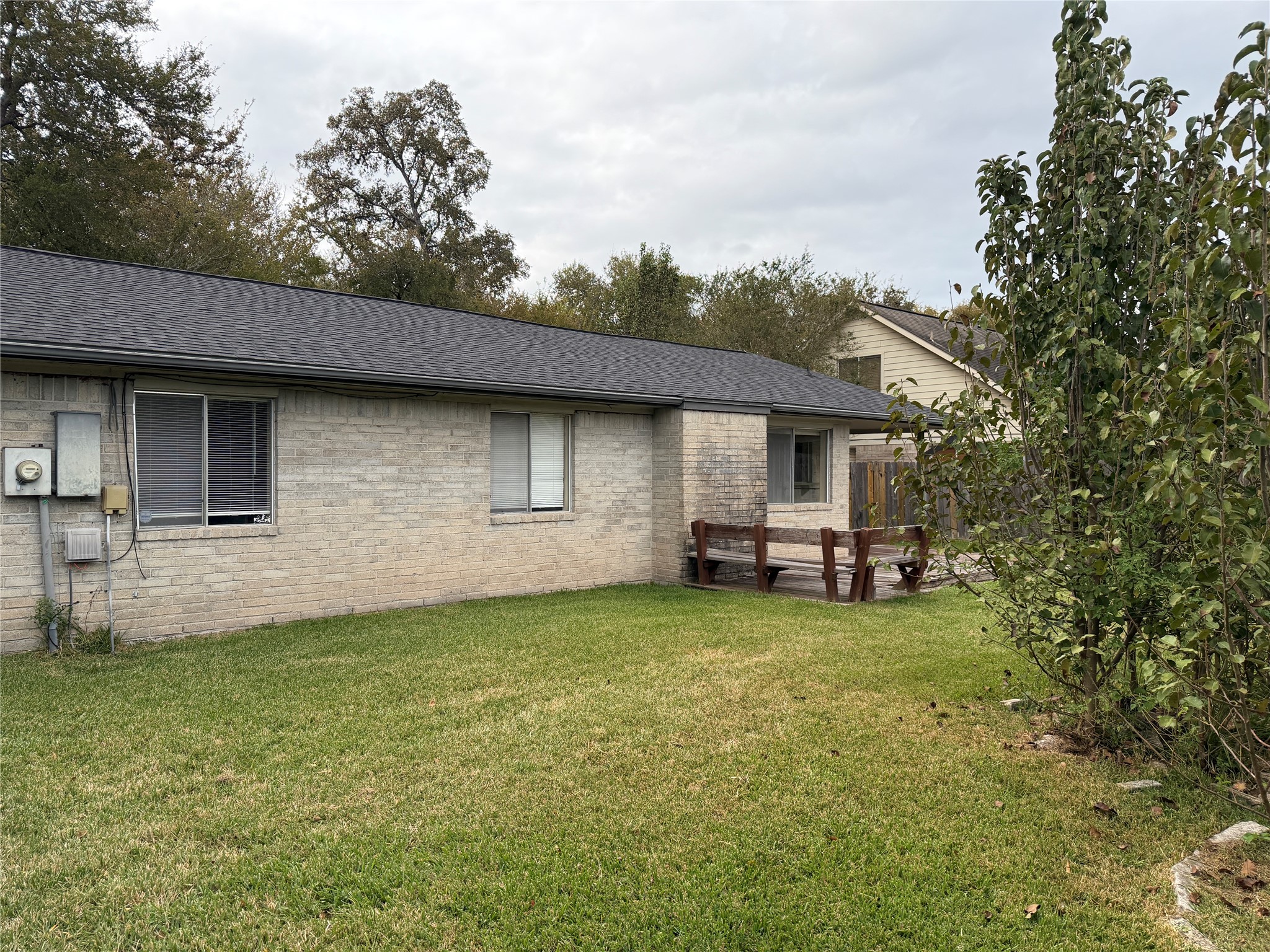 1126 Pinecroft Drive, Sugar Land, TX 77498