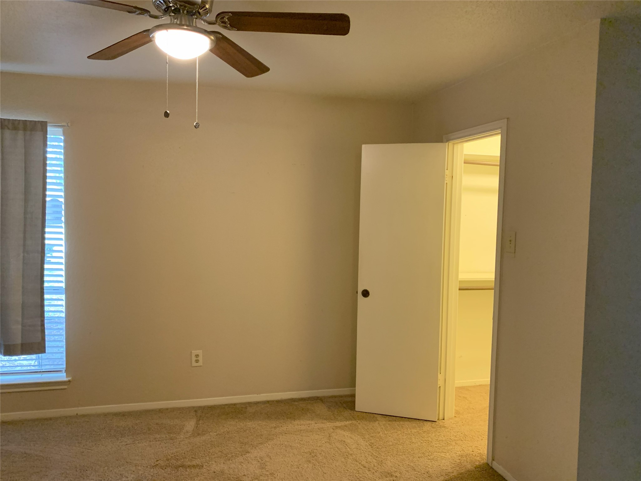 1126 Pinecroft Drive, Sugar Land, TX 77498