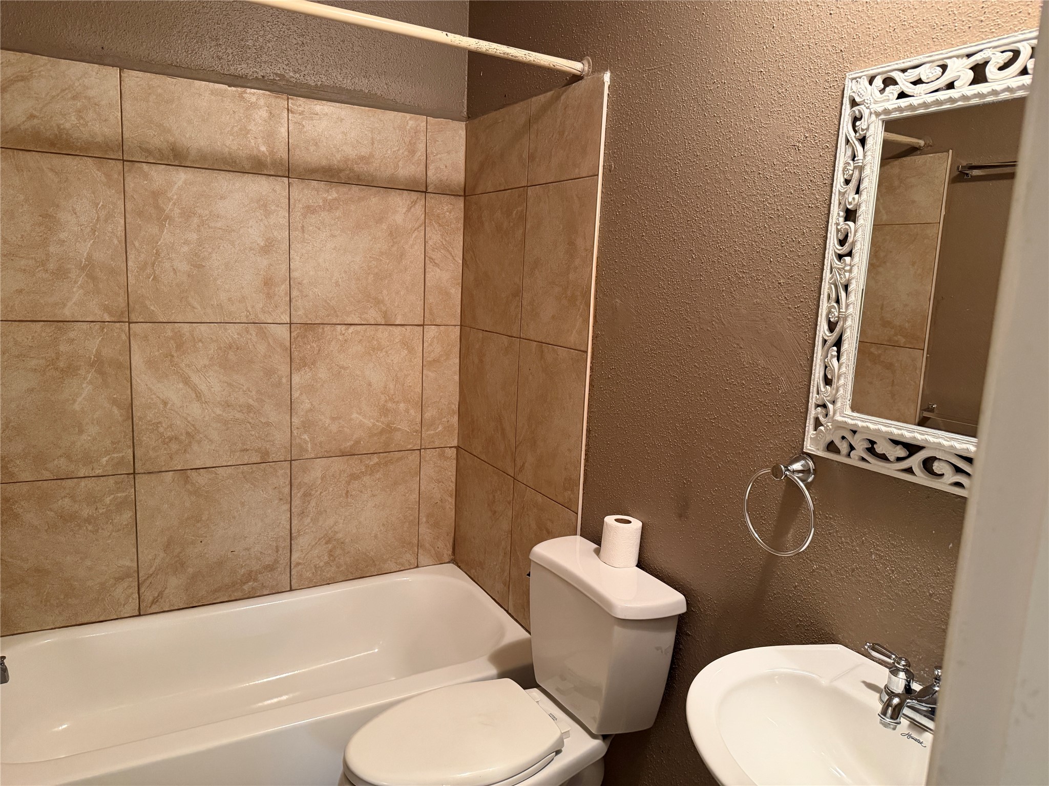 1126 Pinecroft Drive, Sugar Land, TX 77498