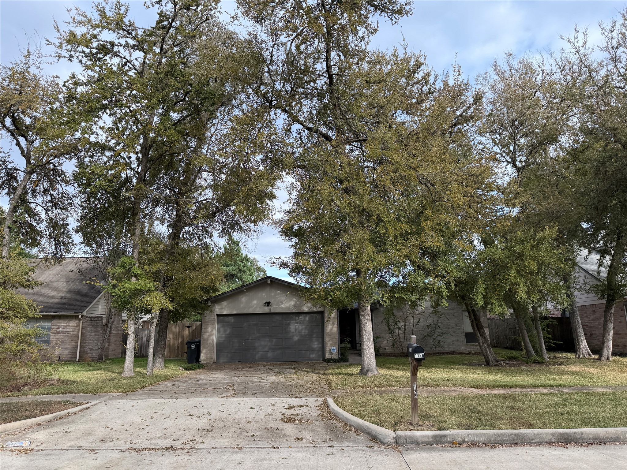 1126 Pinecroft Drive, Sugar Land, TX 77498