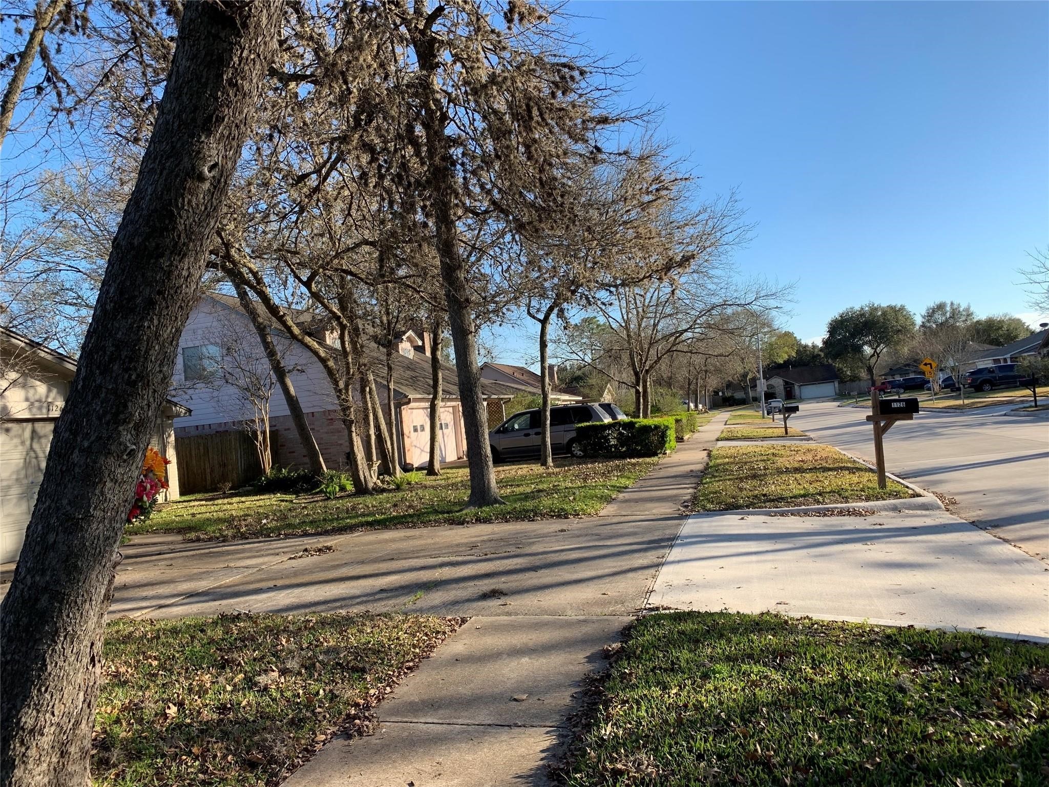 1126 Pinecroft Drive, Sugar Land, TX 77498