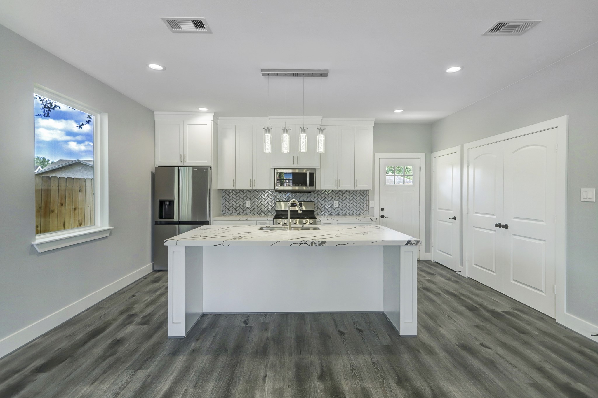9306 E E Avenue L, #1, Houston, TX 77012 9306 E E Avenue L, #1, Houston, TX 77012