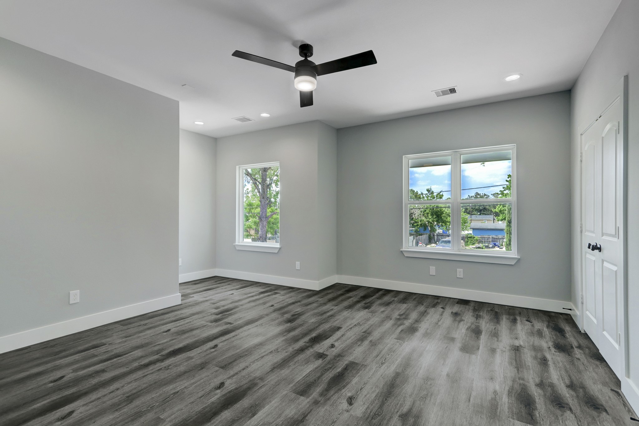 9306 E E Avenue L, #1, Houston, TX 77012 9306 E E Avenue L, #1, Houston, TX 77012