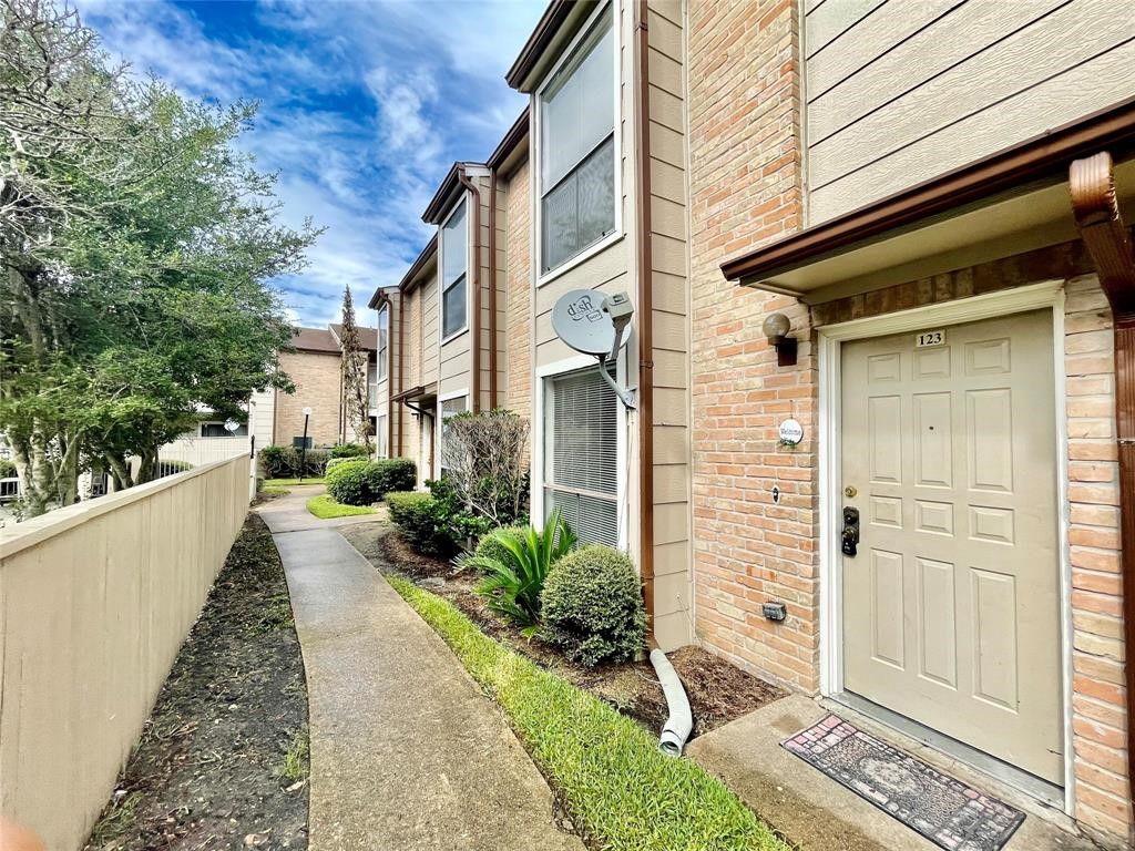2100 Wilcrest Drive, #123, Houston, TX 77042