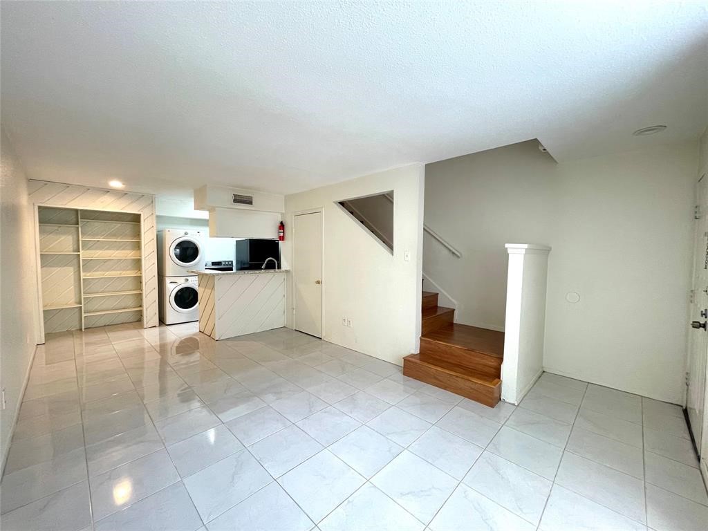 2100 Wilcrest Drive, #123, Houston, TX 77042