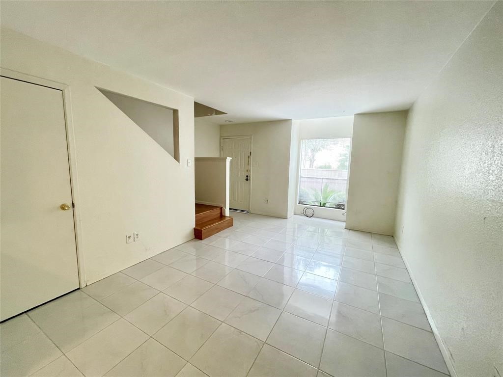 2100 Wilcrest Drive, #123, Houston, TX 77042
