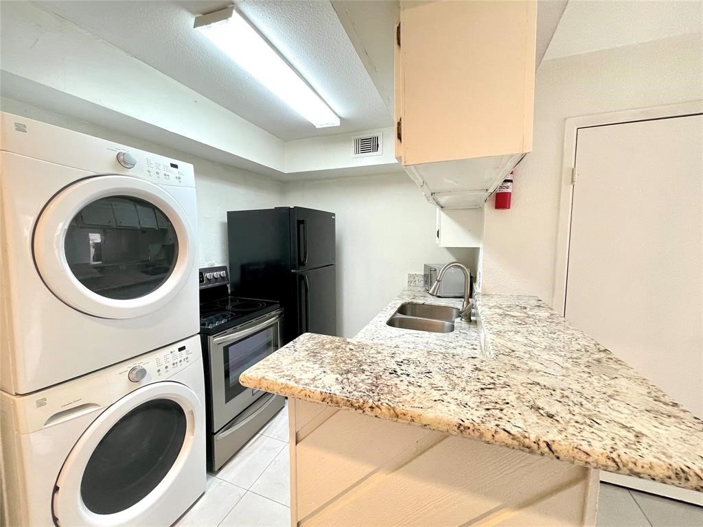 2100 Wilcrest Drive, #123, Houston, TX 77042