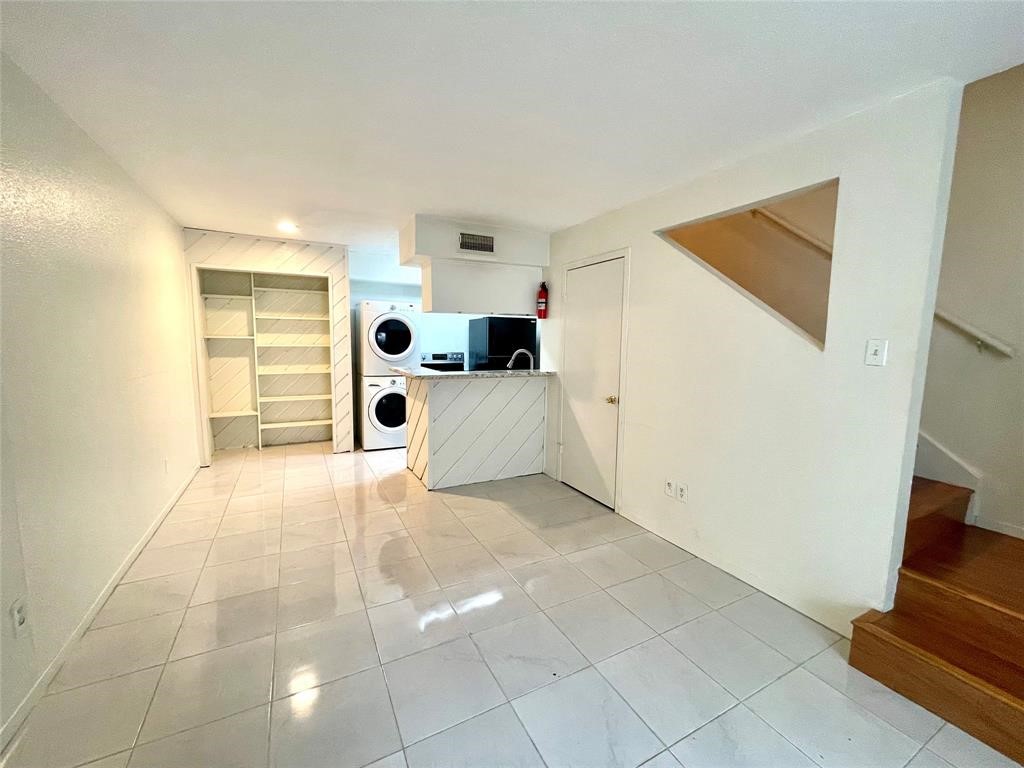 2100 Wilcrest Drive, #123, Houston, TX 77042