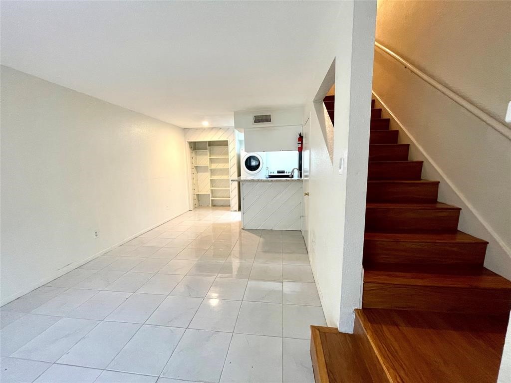 2100 Wilcrest Drive, #123, Houston, TX 77042