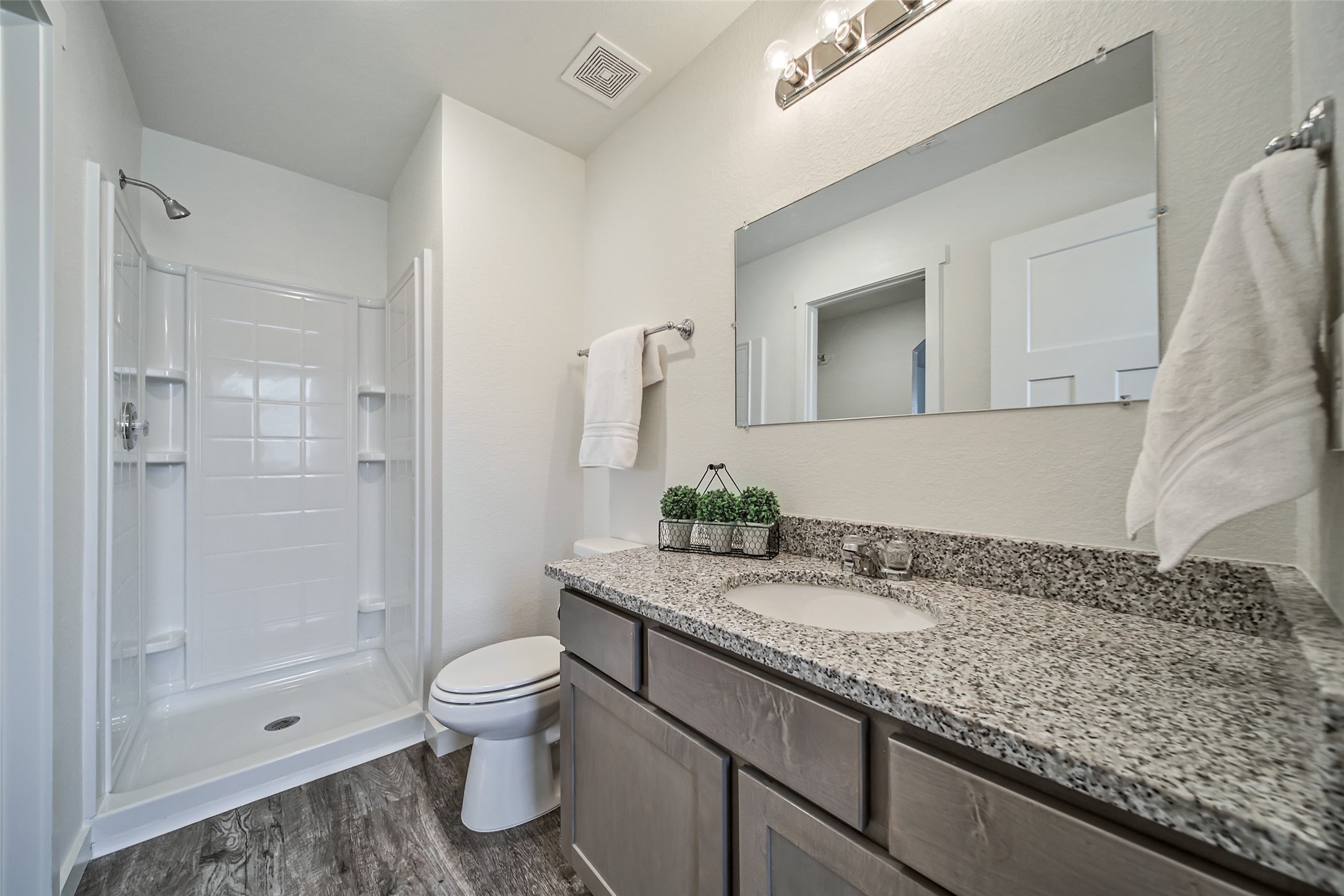 Third floor secondary bathroom