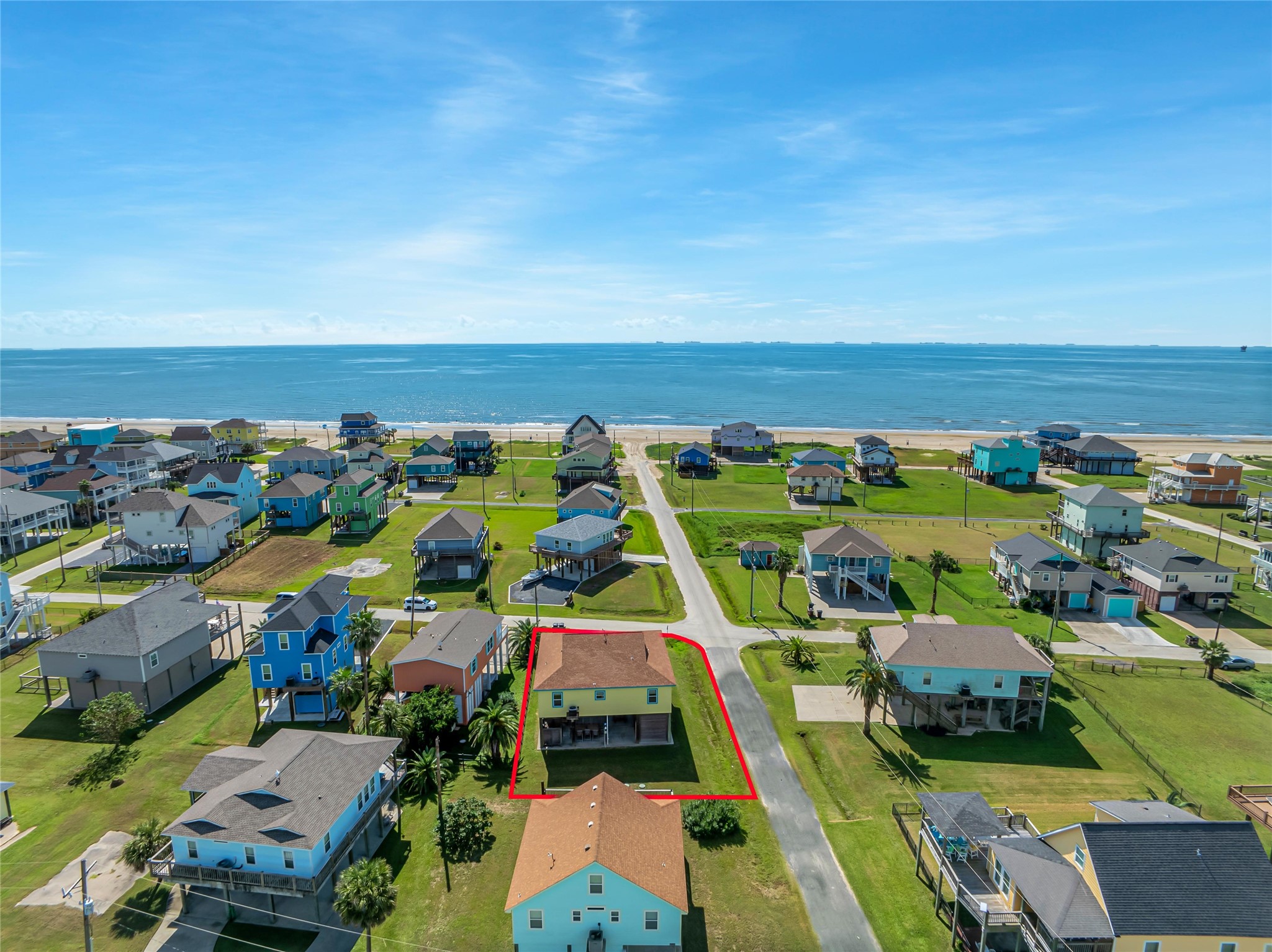 Short walking distance to the beach, & direct drive-on access! Short walking distance to the beach, & direct drive-on access!