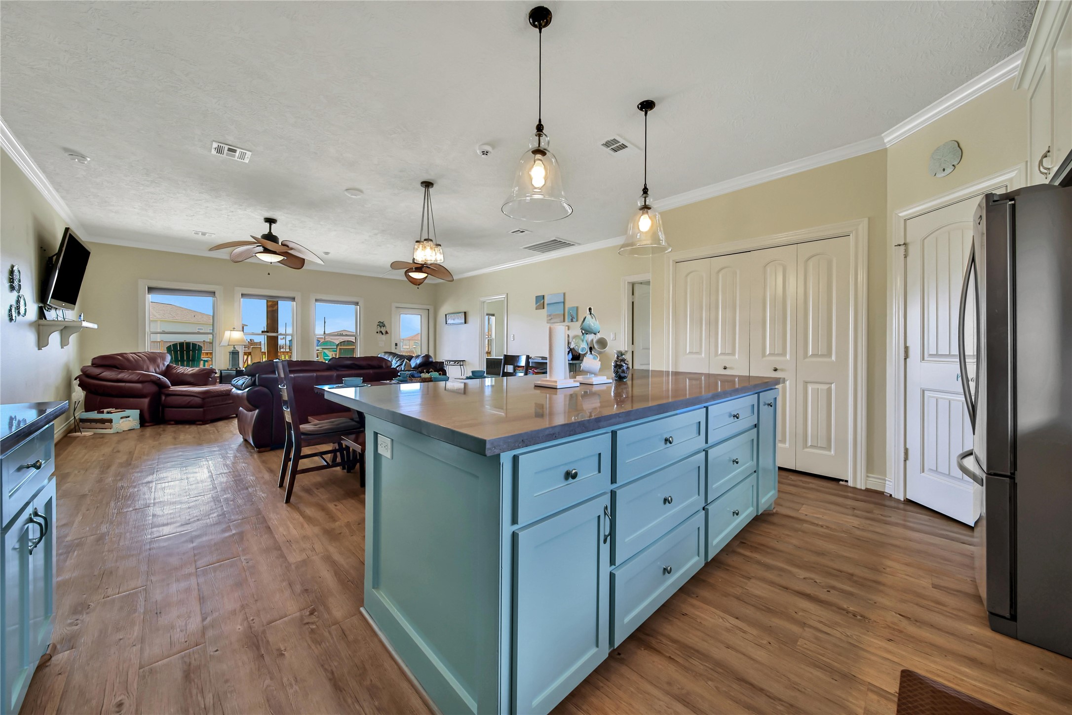 2019 Vista Dr Drive, Crystal Beach, TX 77650