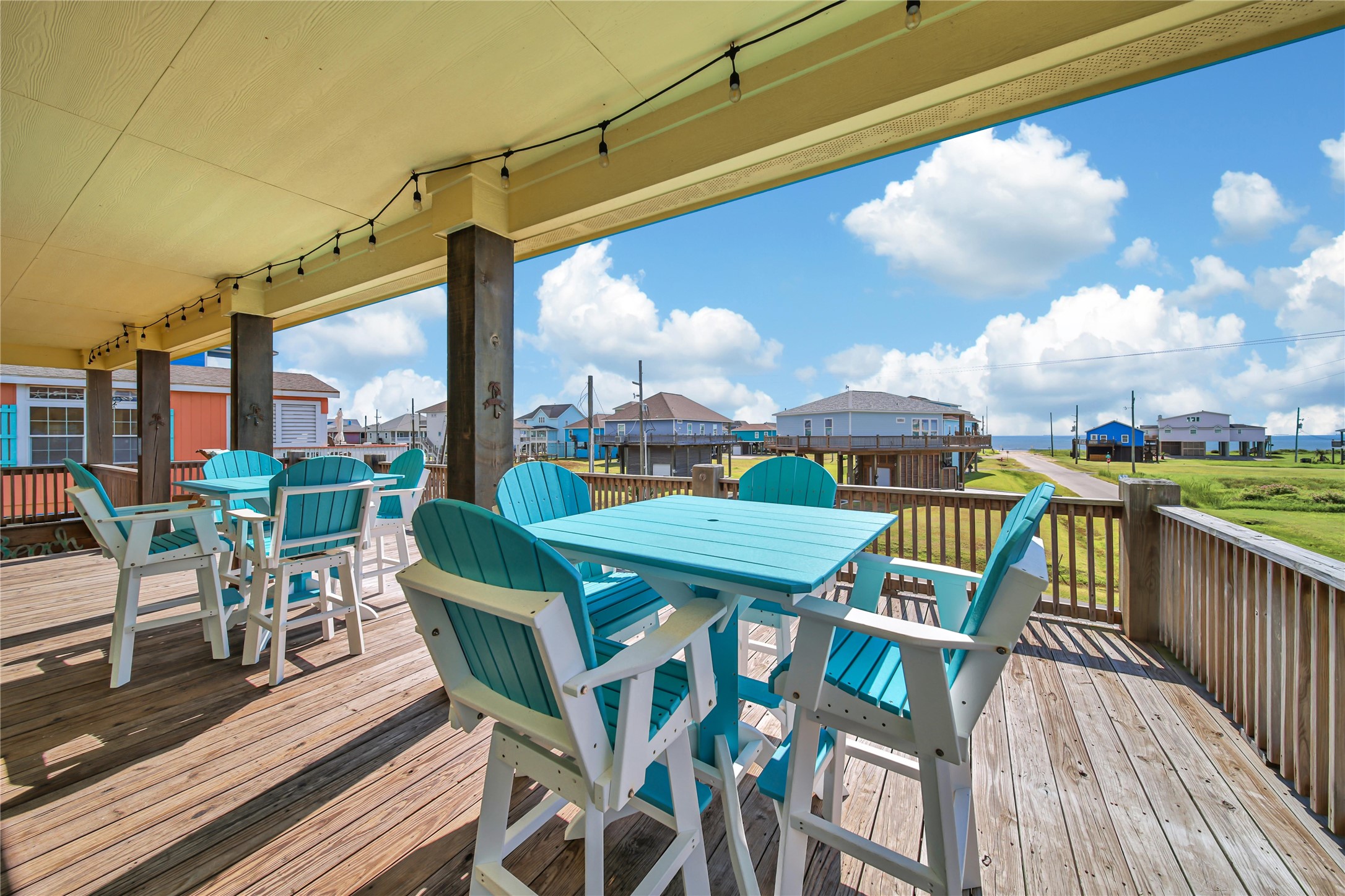 Gorgeous view of the water right from your own balcony! Gorgeous view of the water right from your own balcony!