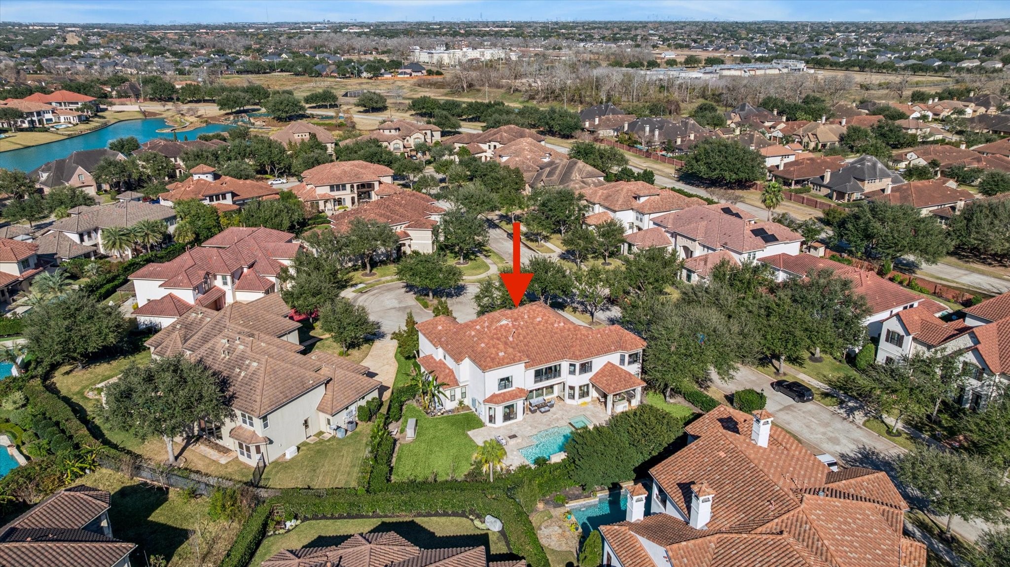 This aerial photo showcases the beauty and luxury of Riverstone.