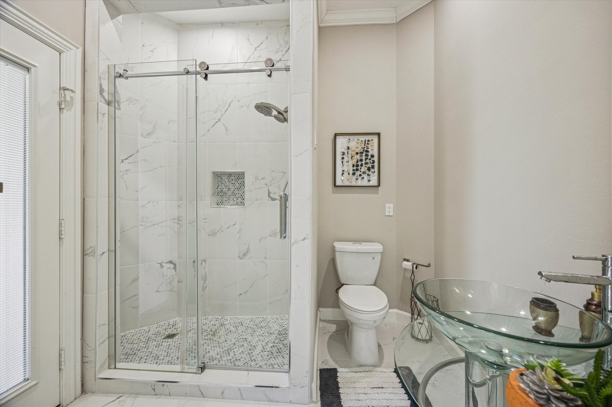 This is the ensuite 2nd bathroom downstairs with a door leading outside to be used as a pool bath.