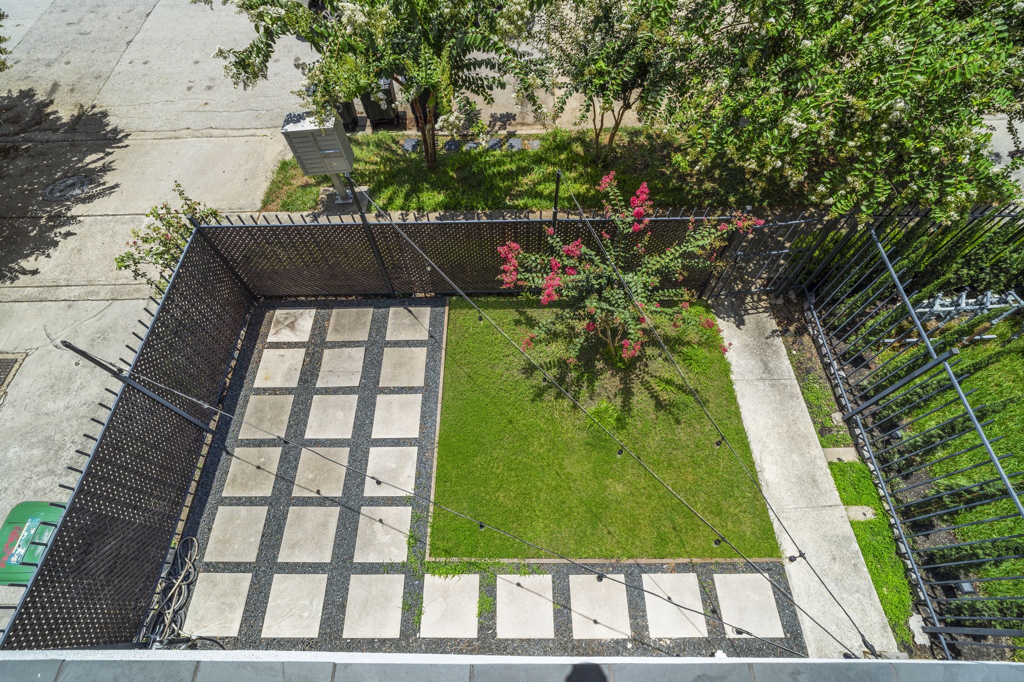 Don't miss this opportunity to enjoy one of Houston's most sought-after neighborhoods.