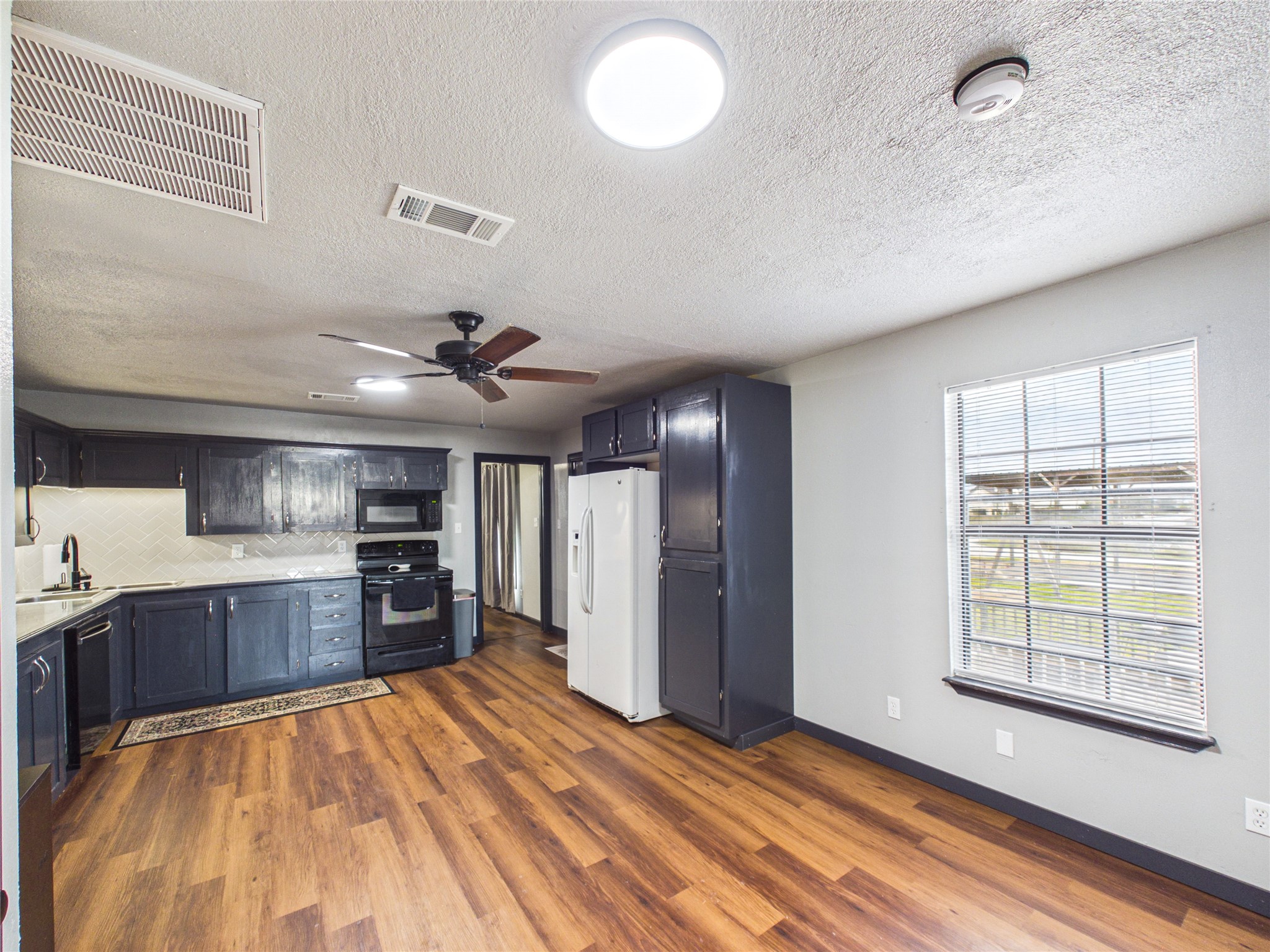 4607 Swan Street, Hitchcock, TX 77563