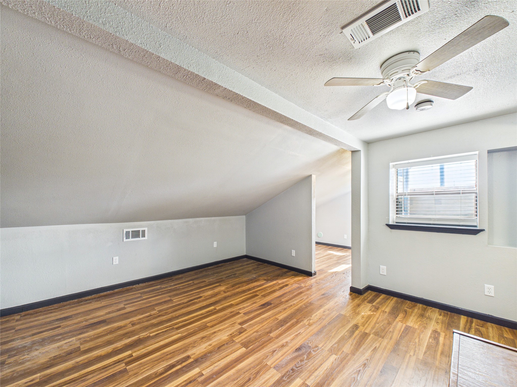 4607 Swan Street, Hitchcock, TX 77563