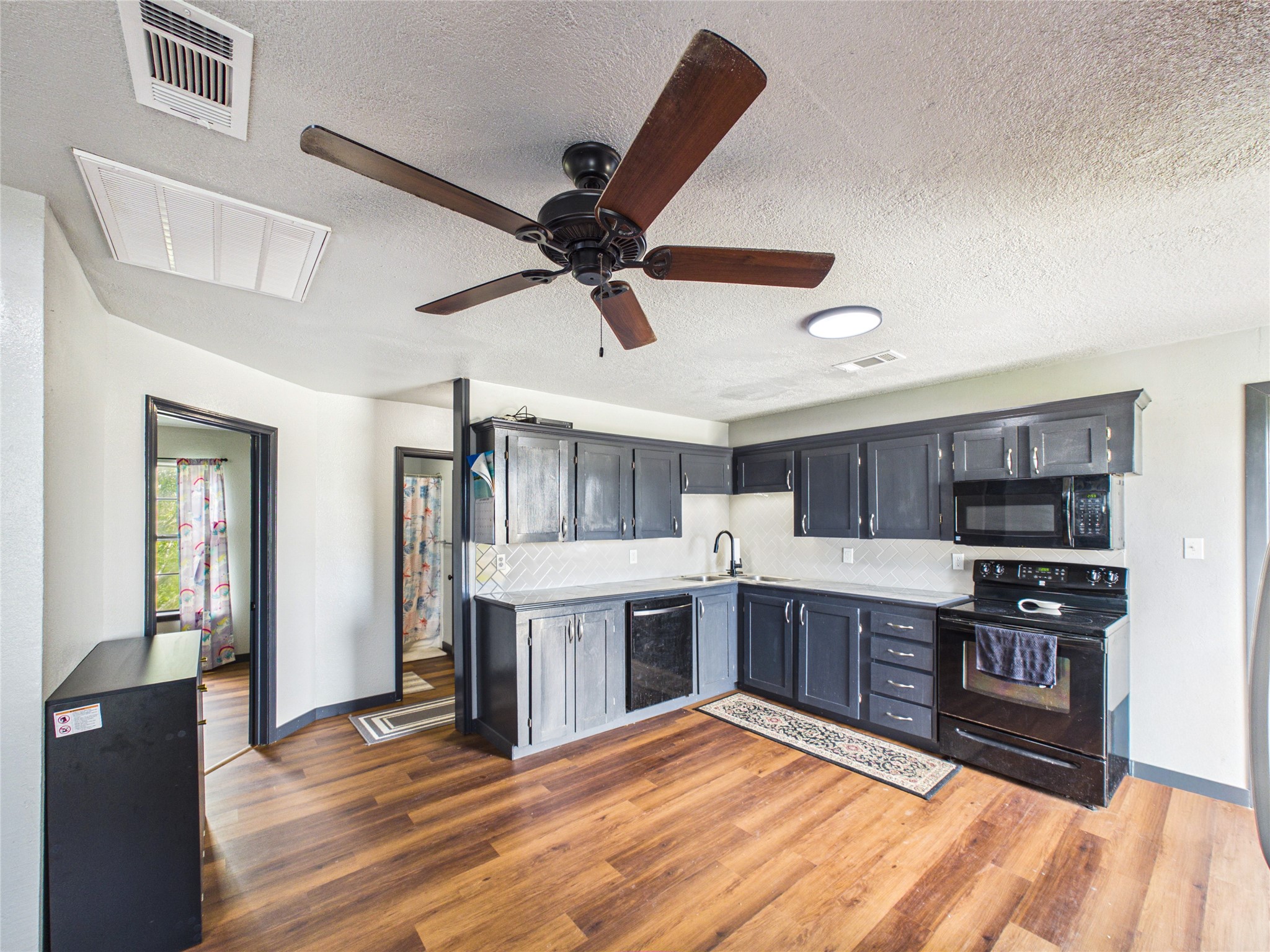 4607 Swan Street, Hitchcock, TX 77563