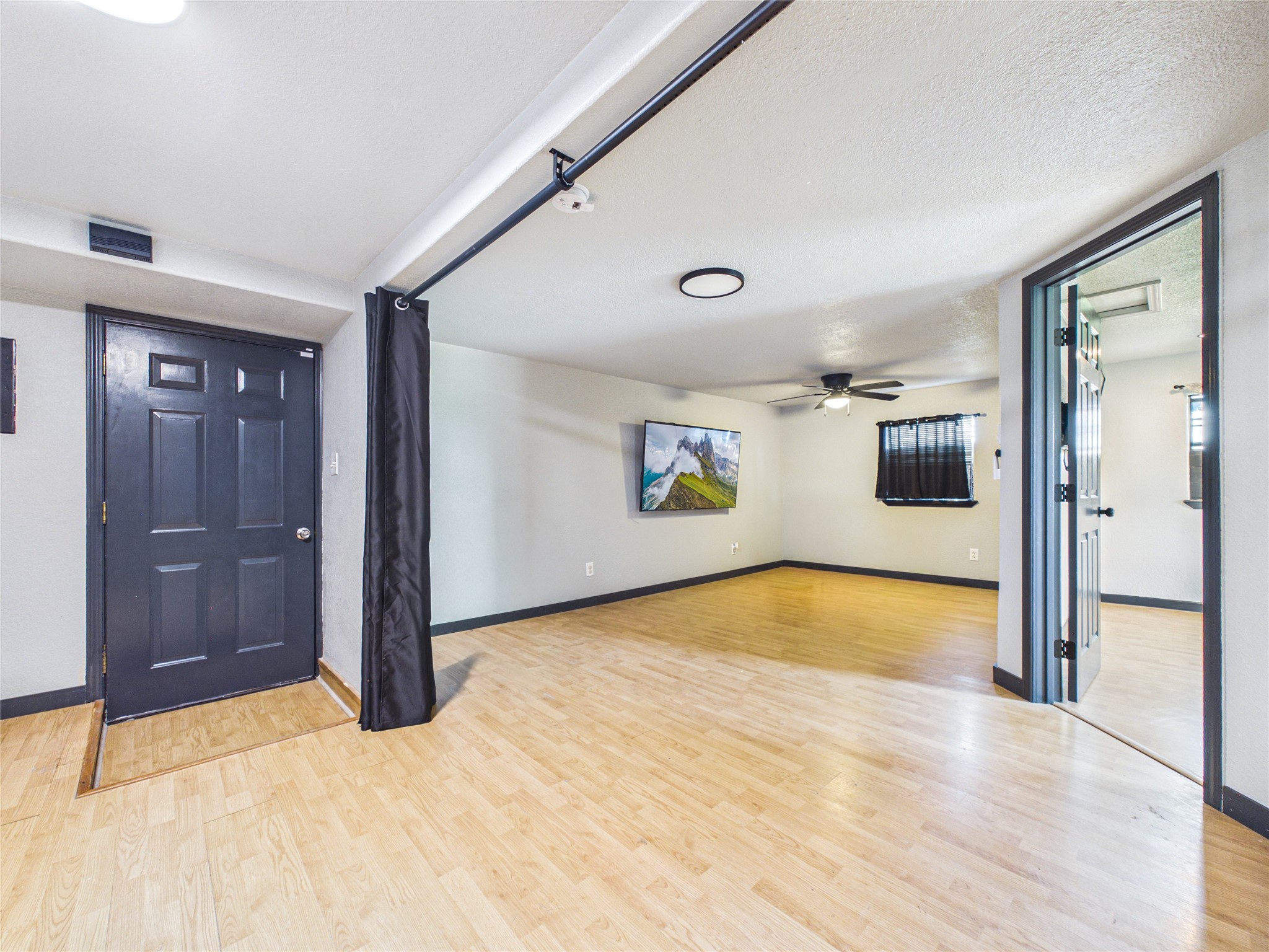 4607 Swan Street, Hitchcock, TX 77563