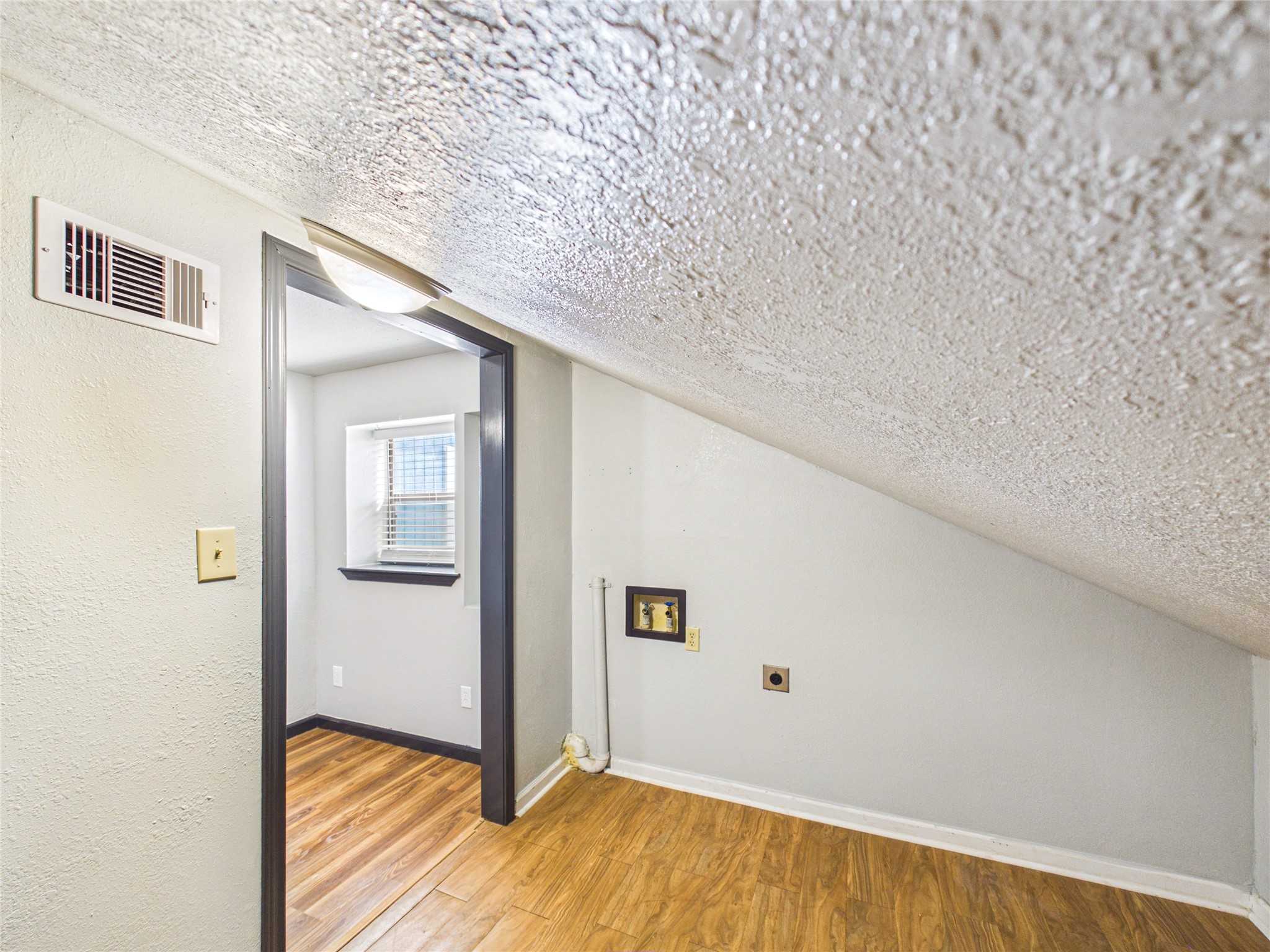 4607 Swan Street, Hitchcock, TX 77563