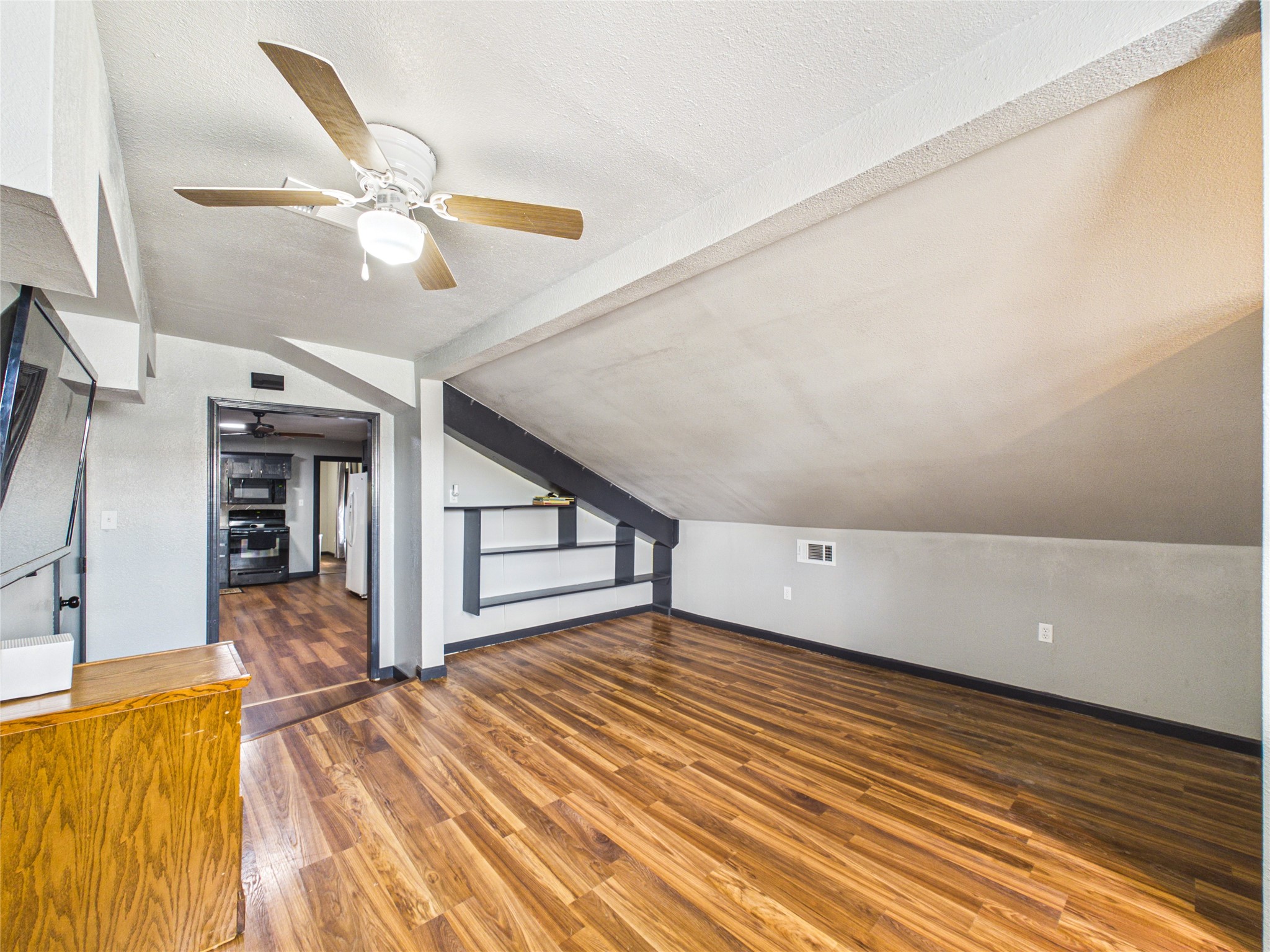 4607 Swan Street, Hitchcock, TX 77563