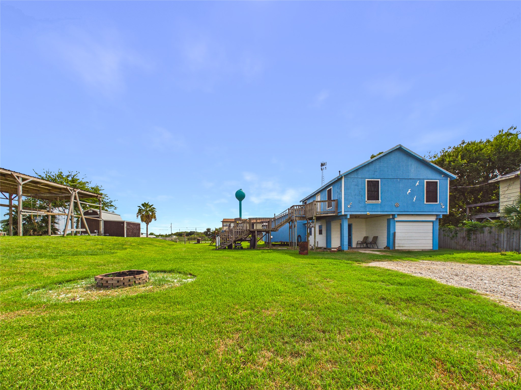 4607 Swan Street, Hitchcock, TX 77563