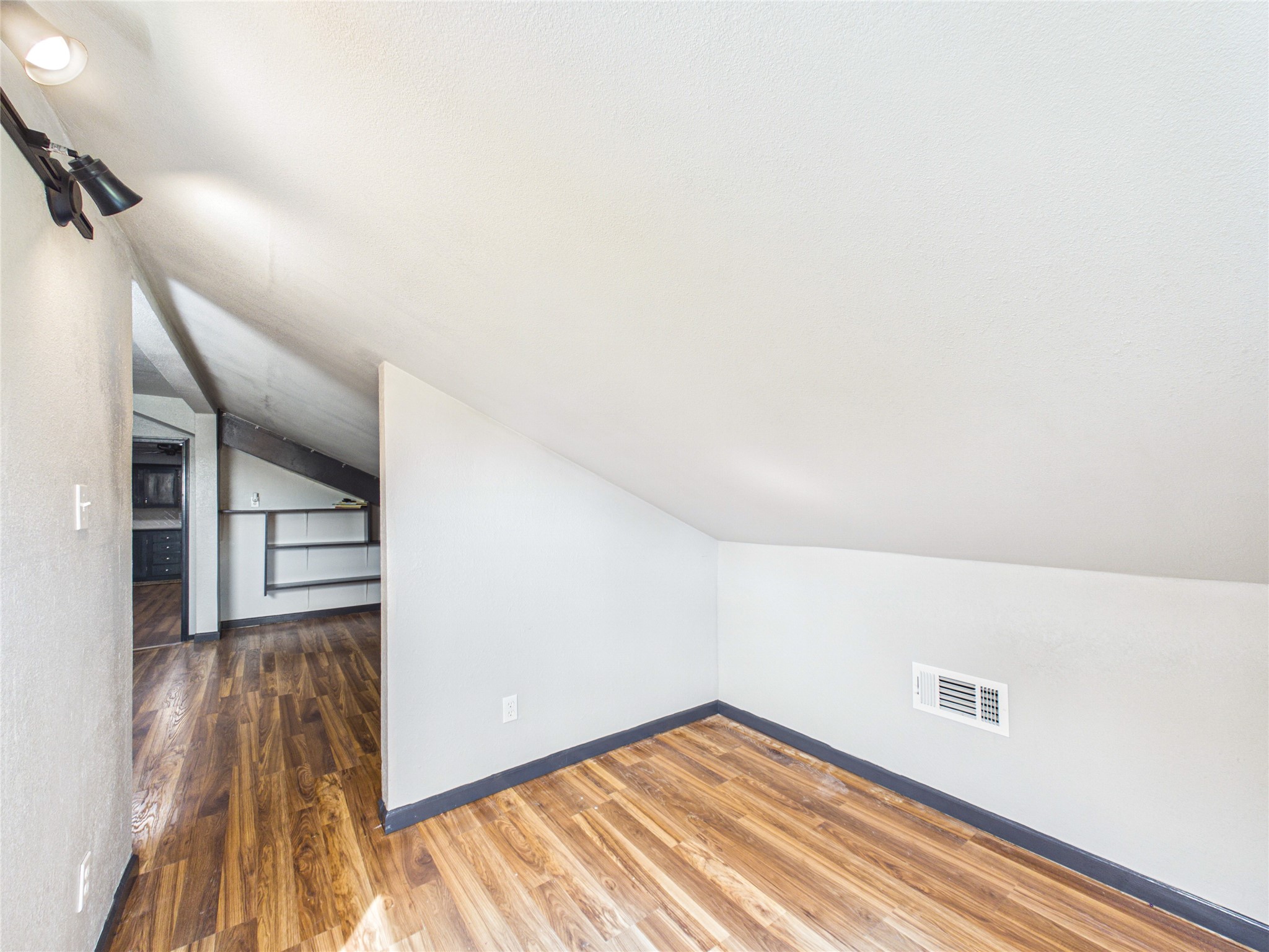 4607 Swan Street, Hitchcock, TX 77563