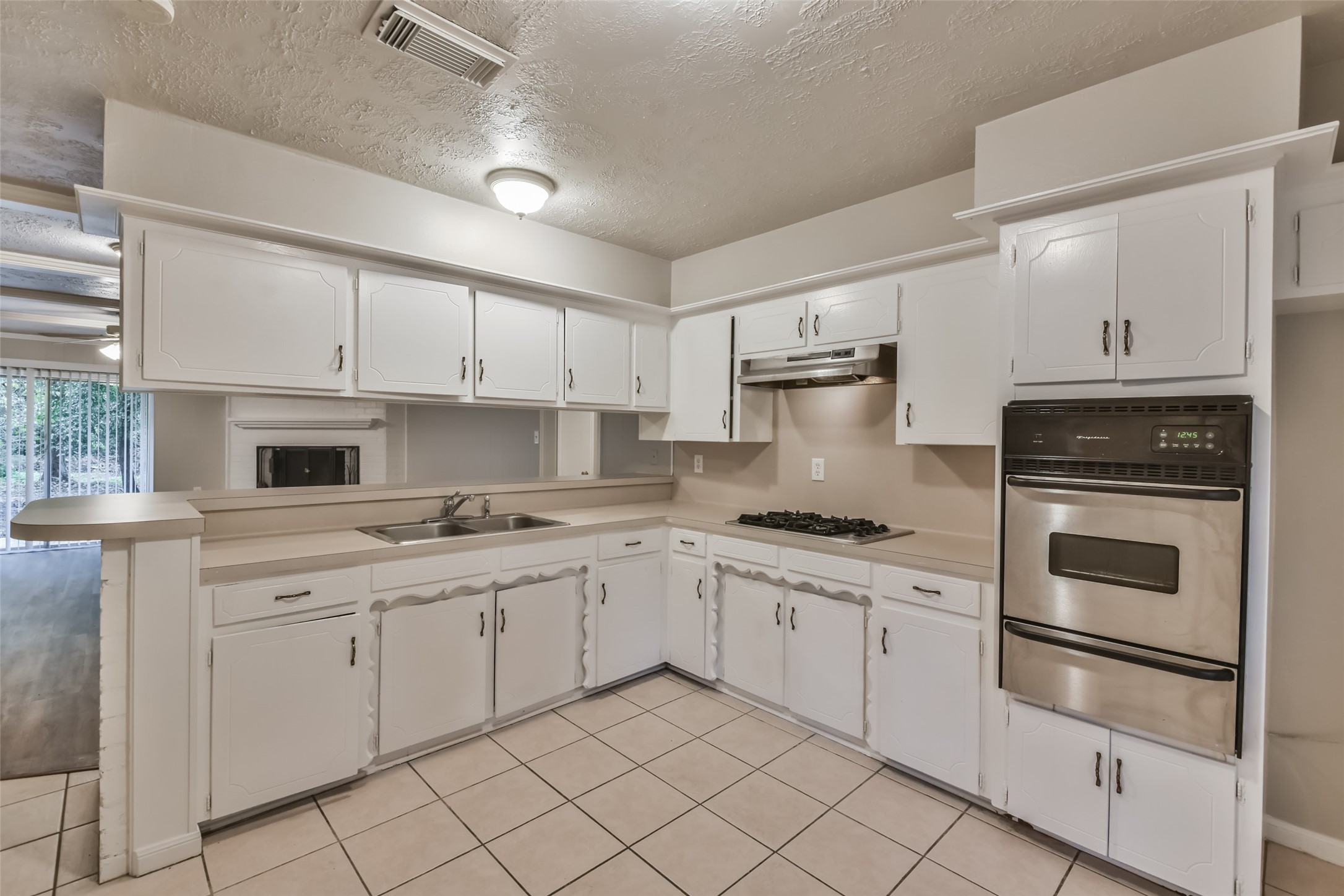 Check out that great GAS COOKTOP!!!