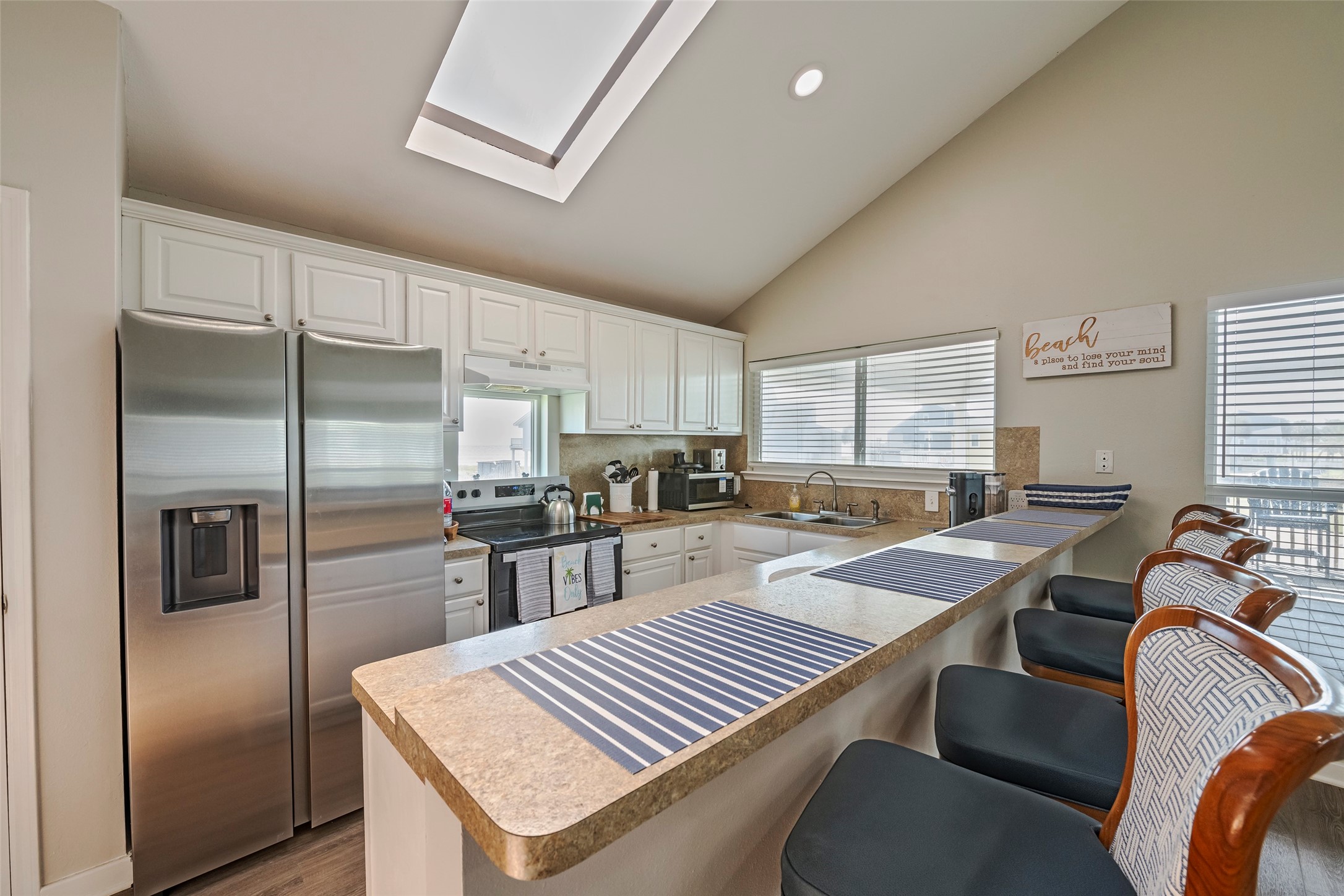 Kitchen/Breakfast Bar