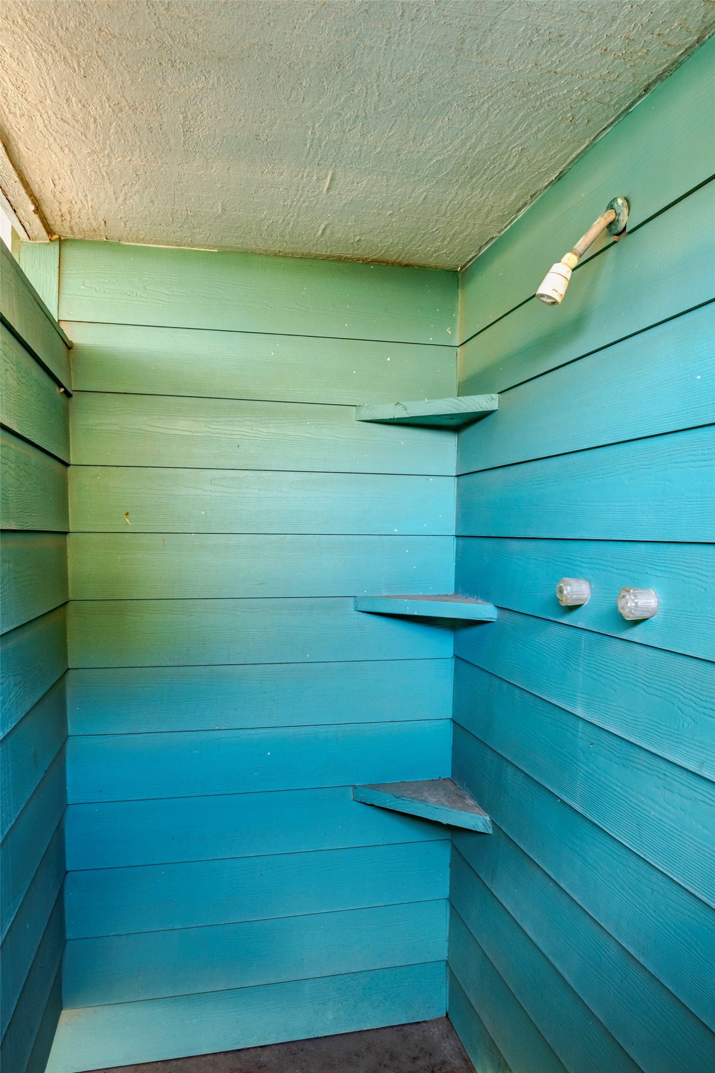 16906 Beachcomber Drive, Jamaica Beach, TX 77554
