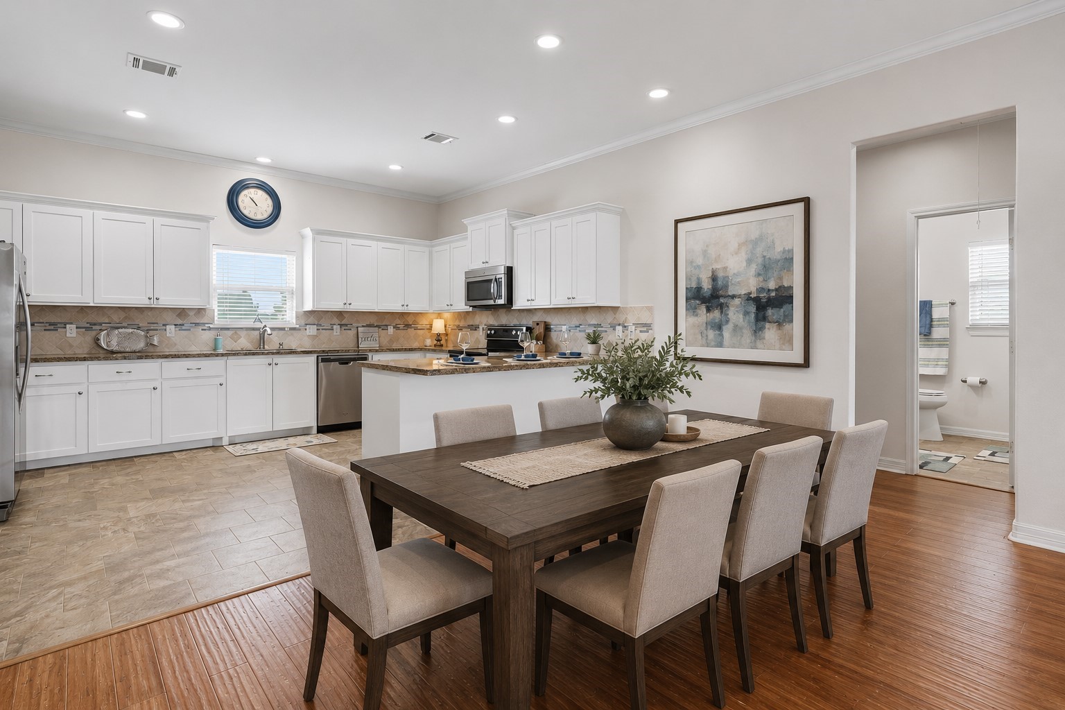 Virtually staged dining